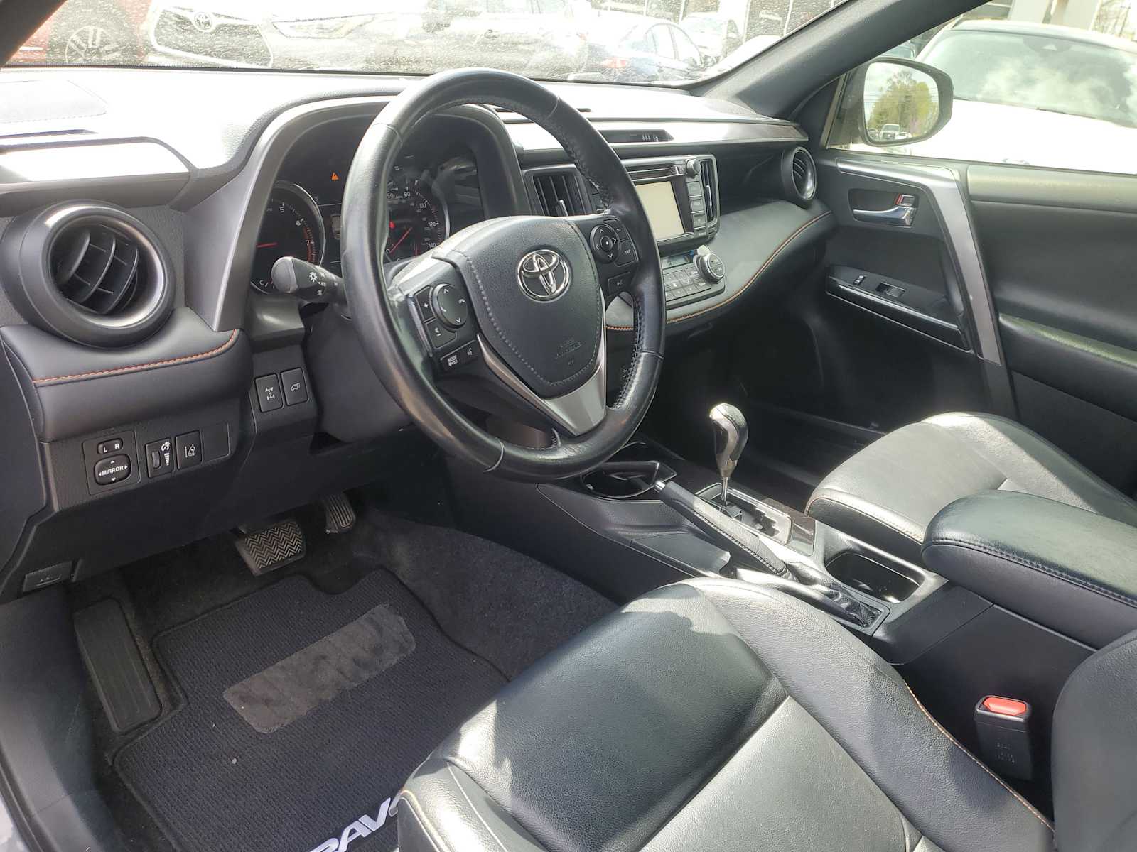 Thumbnail: 2017 Toyota RAV4 - 21