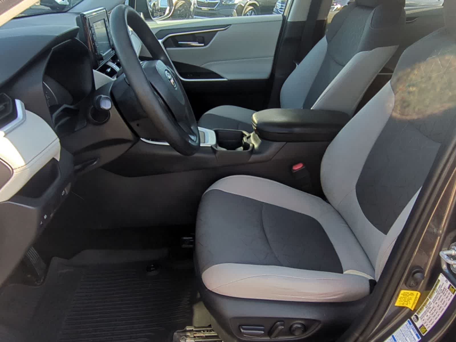Thumbnail: 2021 Toyota RAV4 - 17