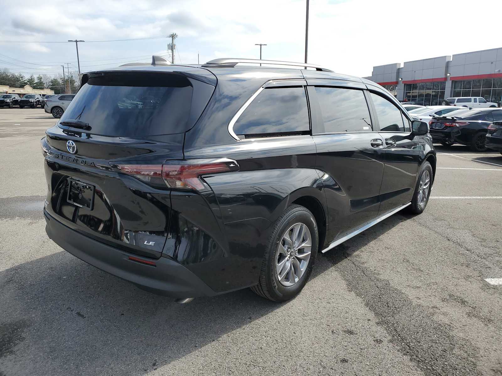 Thumbnail: 2025 Toyota Sienna - 3