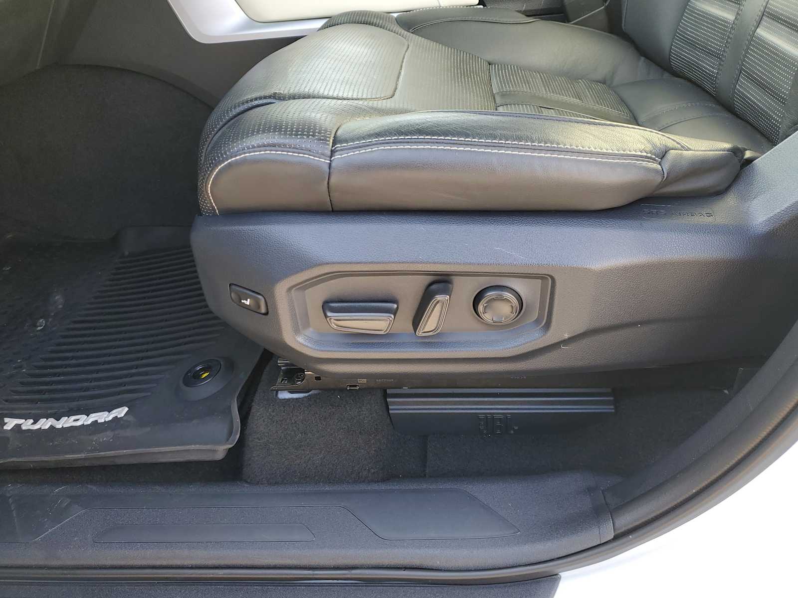 Thumbnail: 2022 Toyota Tundra - 18