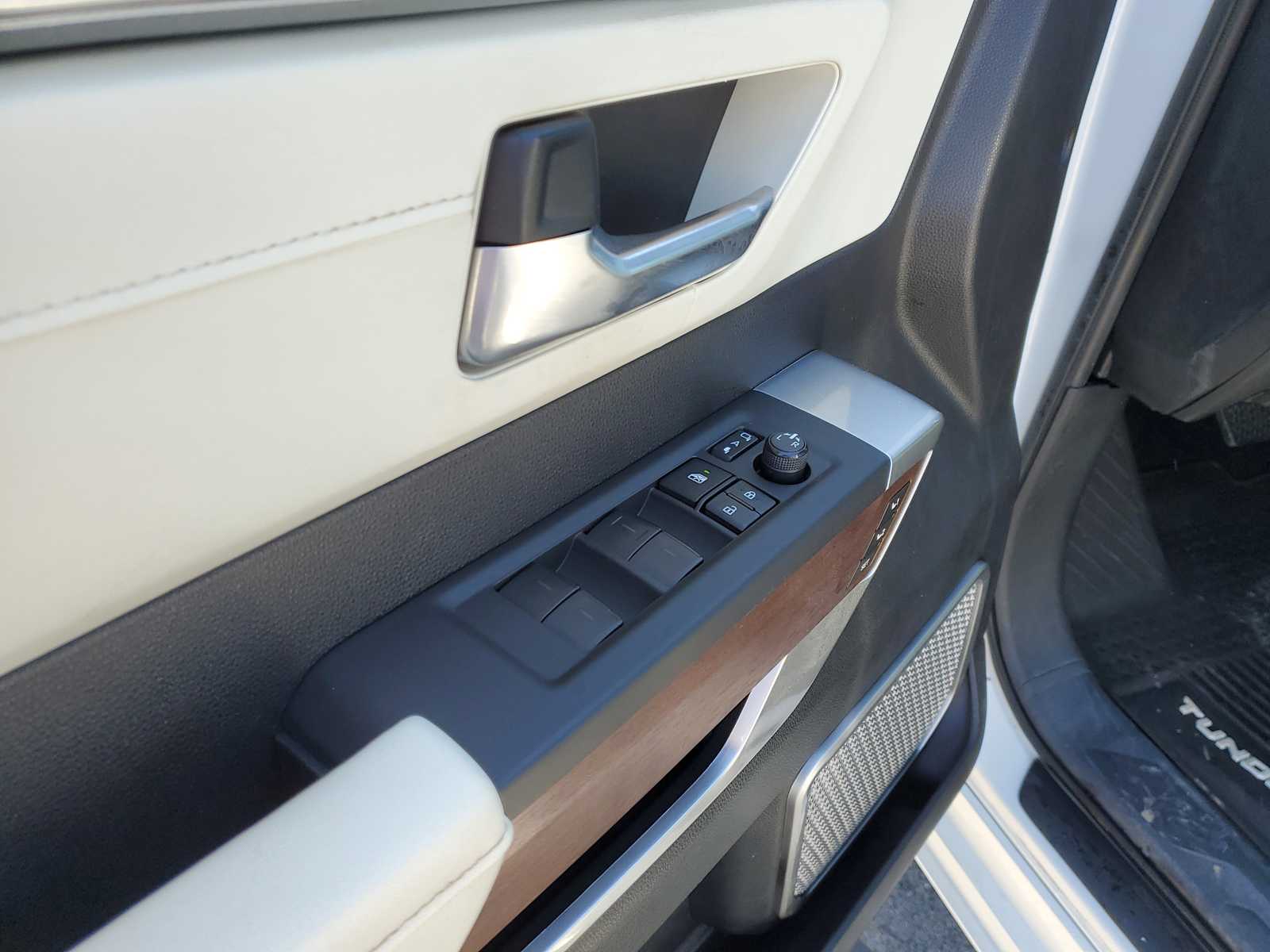 Thumbnail: 2023 Toyota Tundra - 15