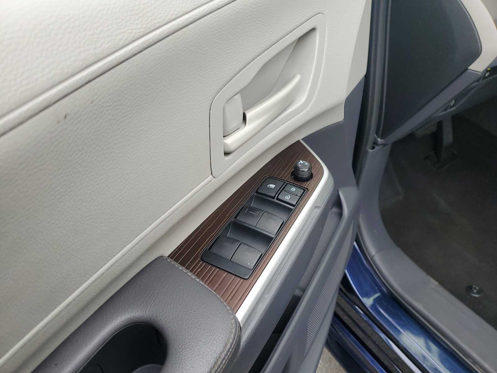 Thumbnail: 2022 Toyota Sienna - 13