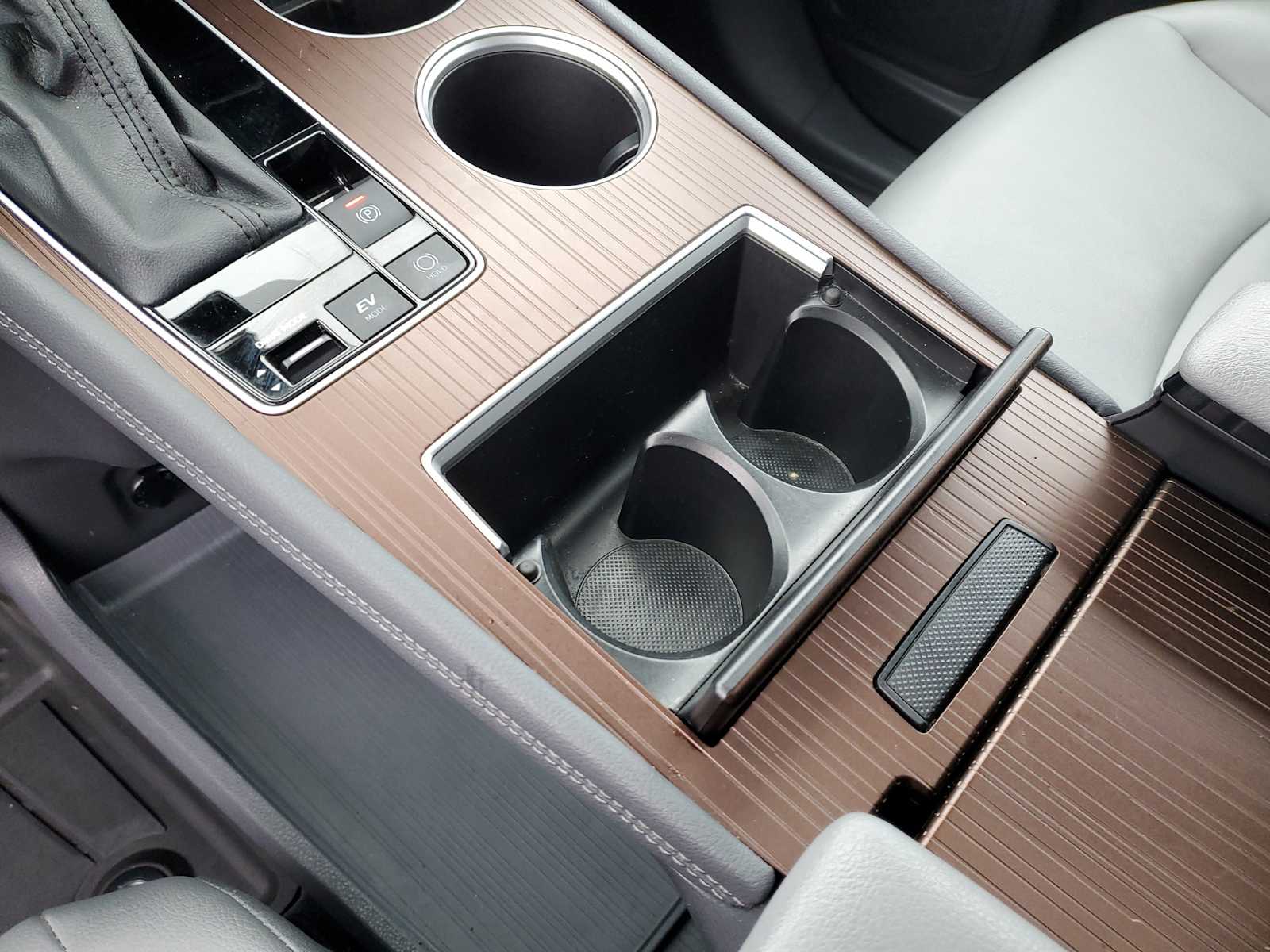 Thumbnail: 2024 Toyota Sienna - 32