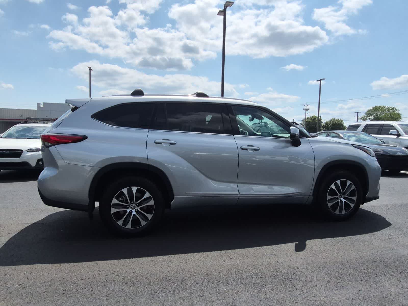 Thumbnail: 2022 Toyota Highlander - 9
