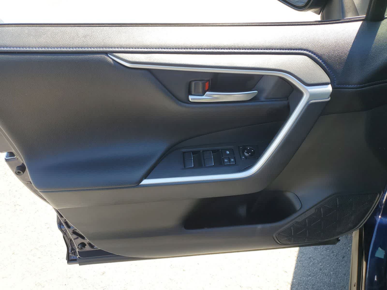 Thumbnail: 2021 Toyota RAV4 - 16