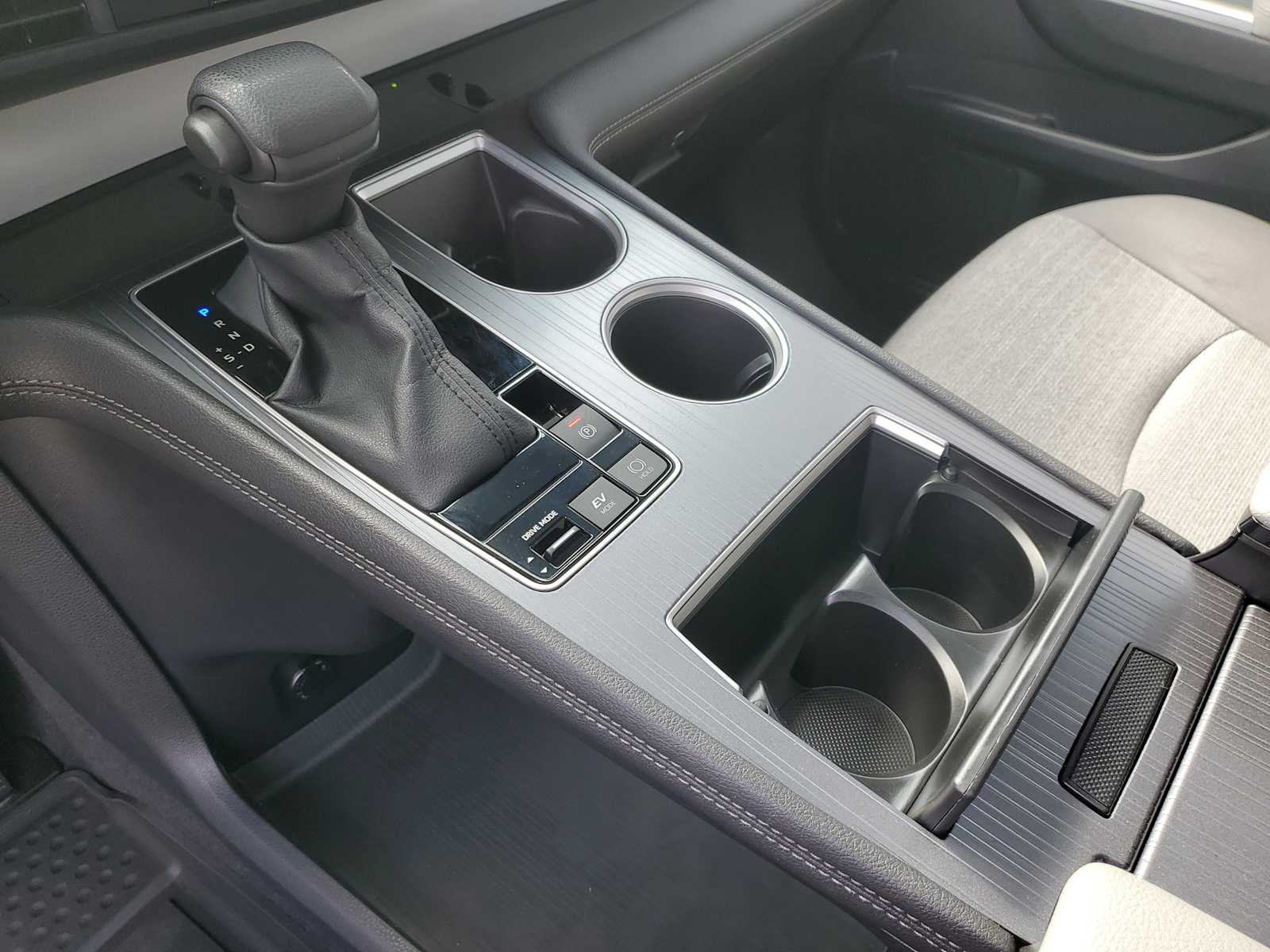 Thumbnail: 2025 Toyota Sienna - 30