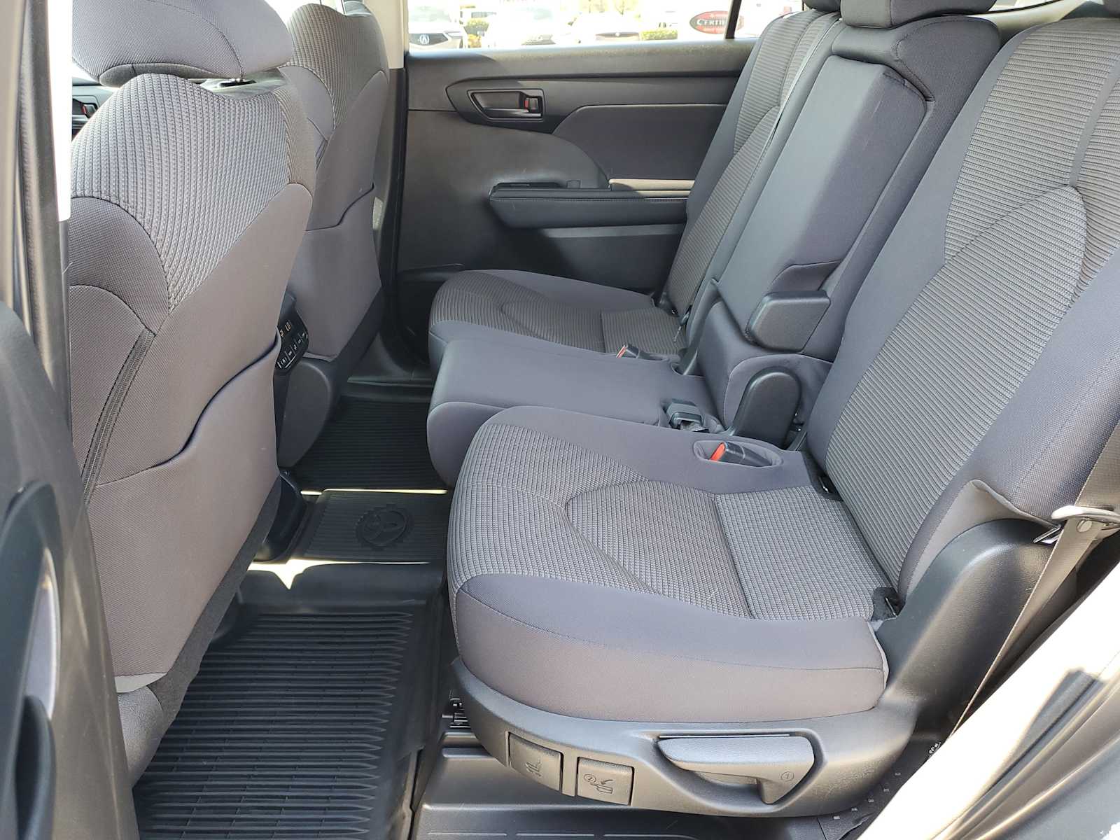 Thumbnail: 2023 Toyota Highlander - 11