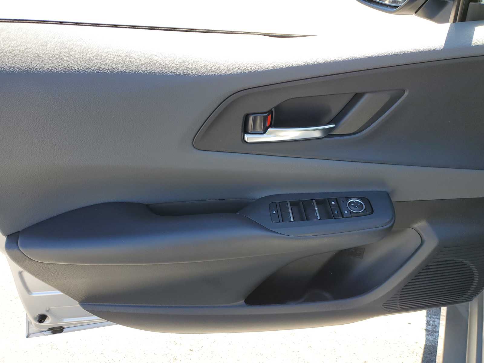 Thumbnail: 2023 Toyota Prius - 15