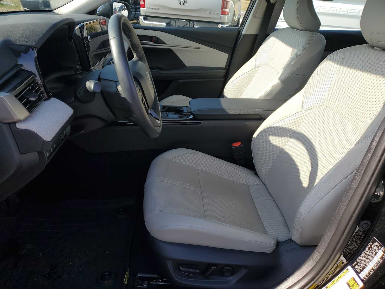 Thumbnail: 2025 Toyota Camry - 17