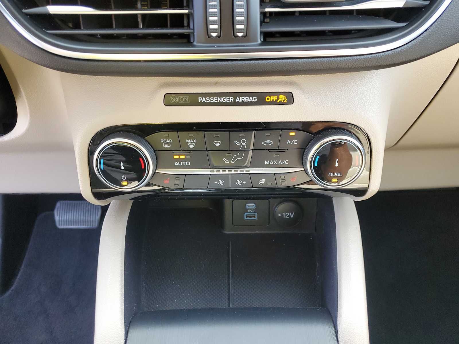 Thumbnail: 2022 Ford Escape - 31