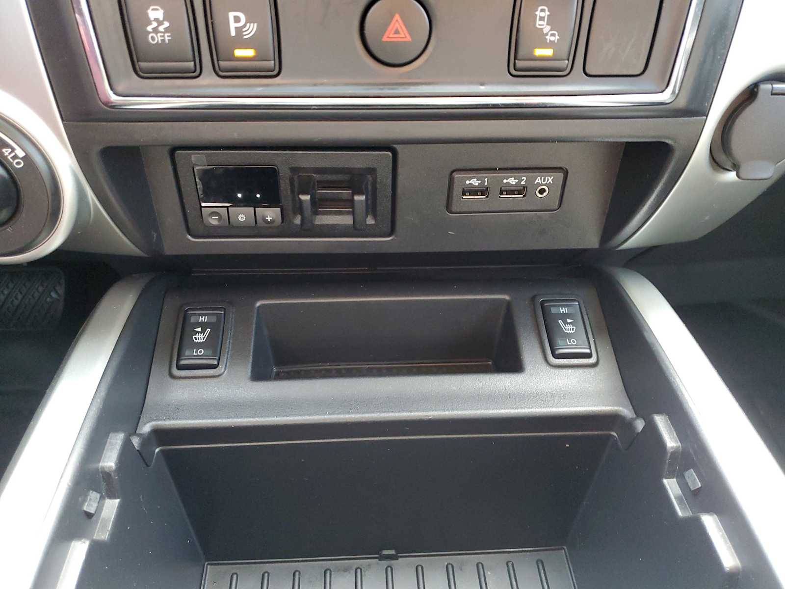 Thumbnail: 2019 Nissan Titan - 30