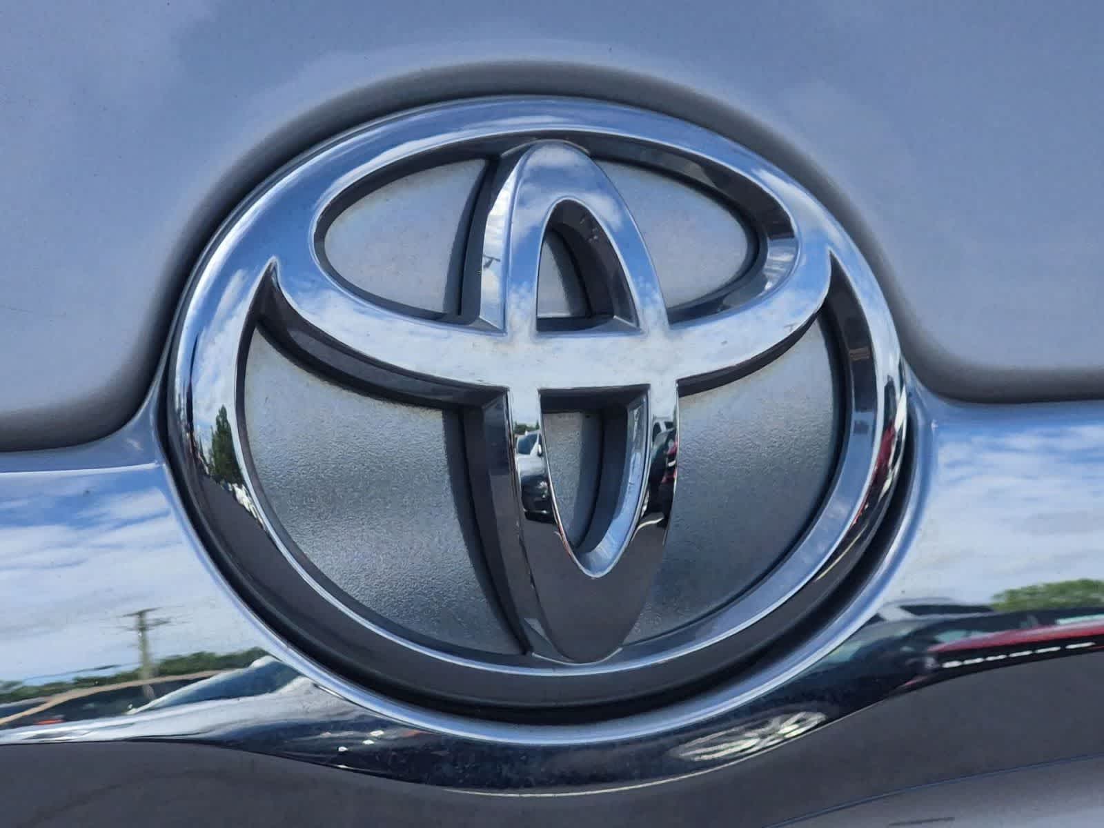 Thumbnail: 2011 Toyota Camry - 12