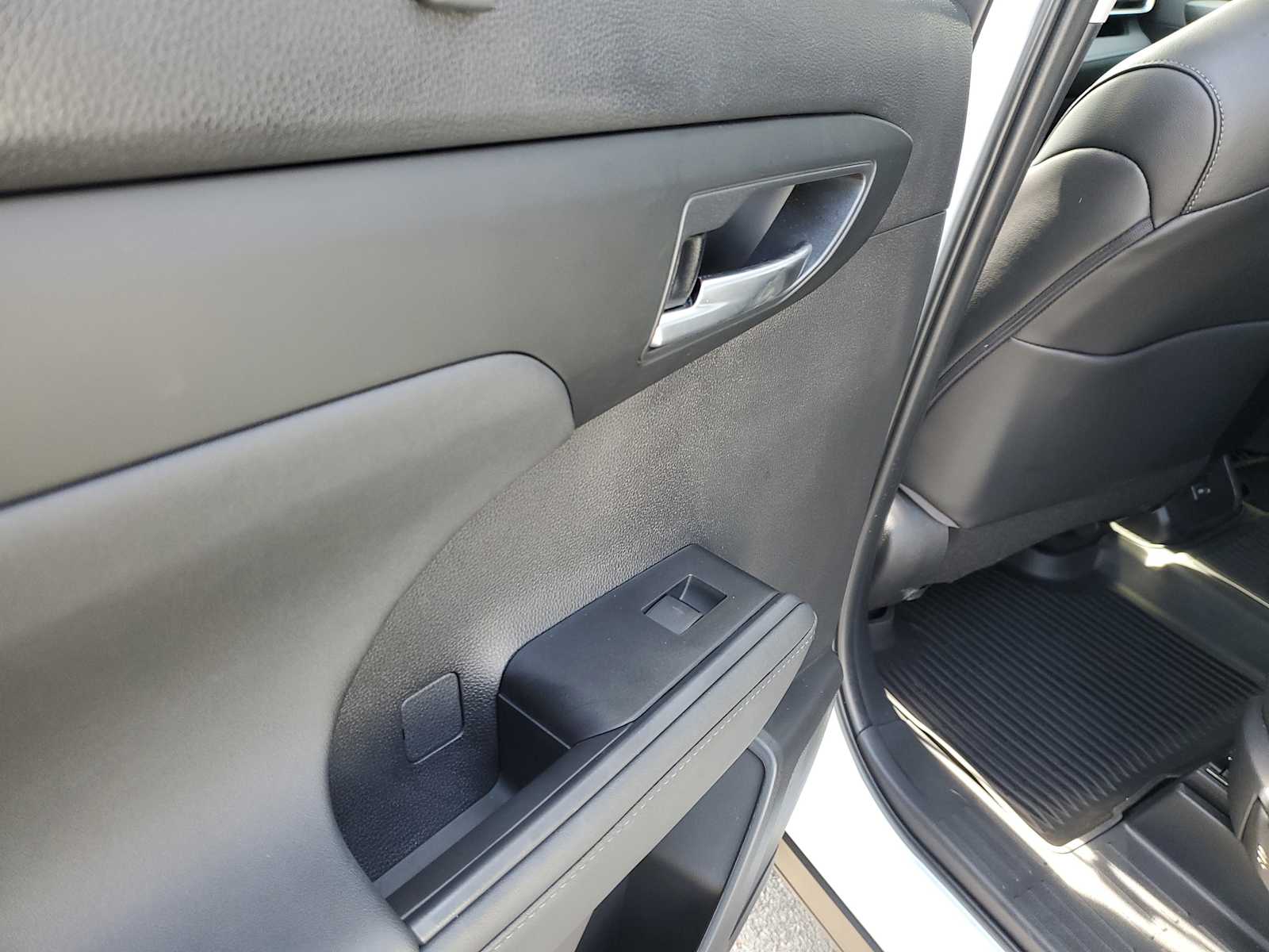 Thumbnail: 2023 Toyota Highlander - 12