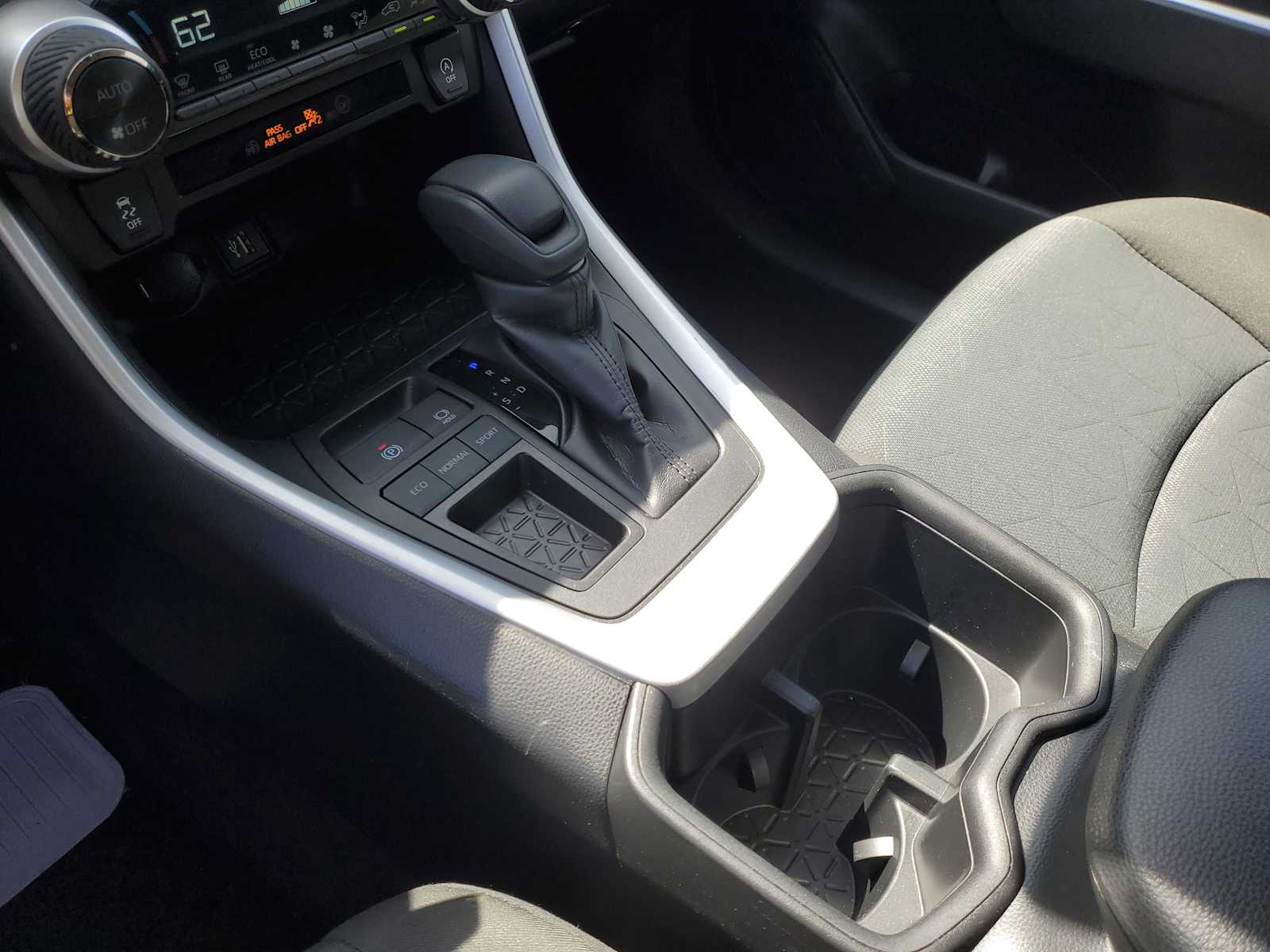 Thumbnail: 2024 Toyota RAV4 - 31