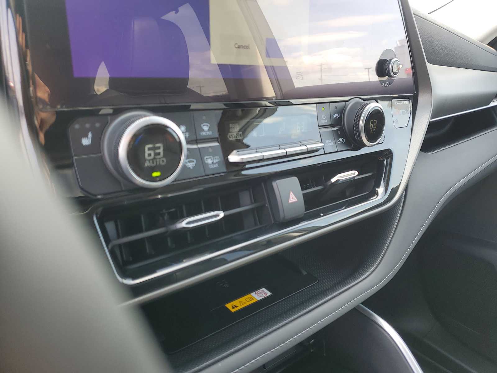 Thumbnail: 2023 Toyota Highlander - 30