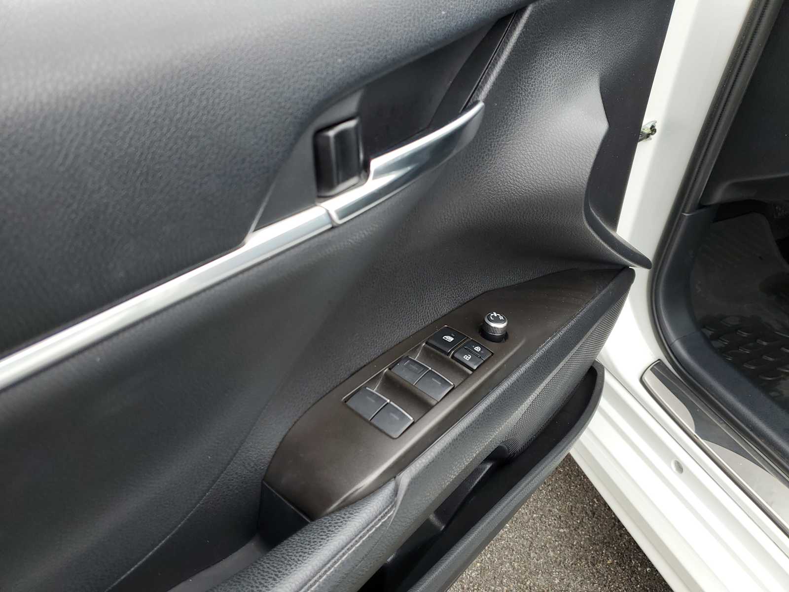 Thumbnail: 2022 Toyota Camry - 15