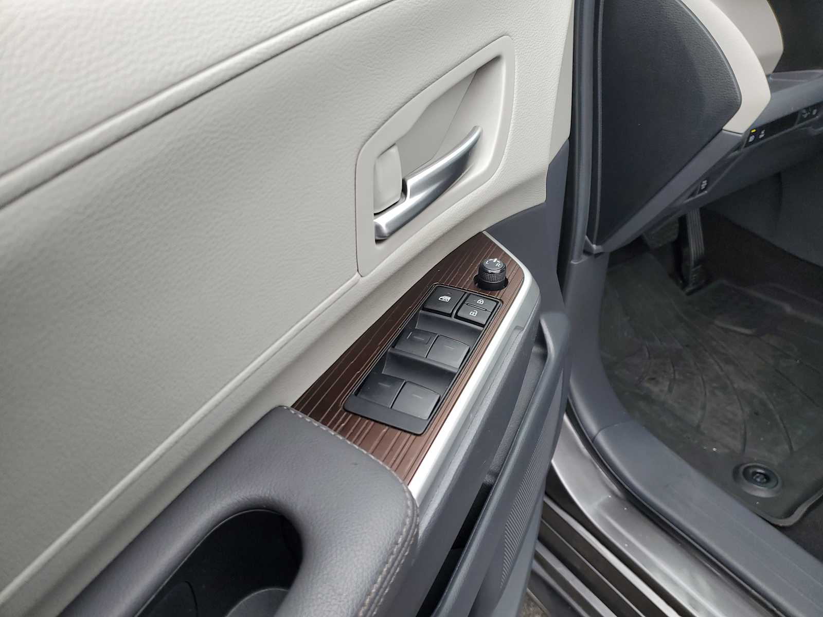 Thumbnail: 2024 Toyota Sienna - 16