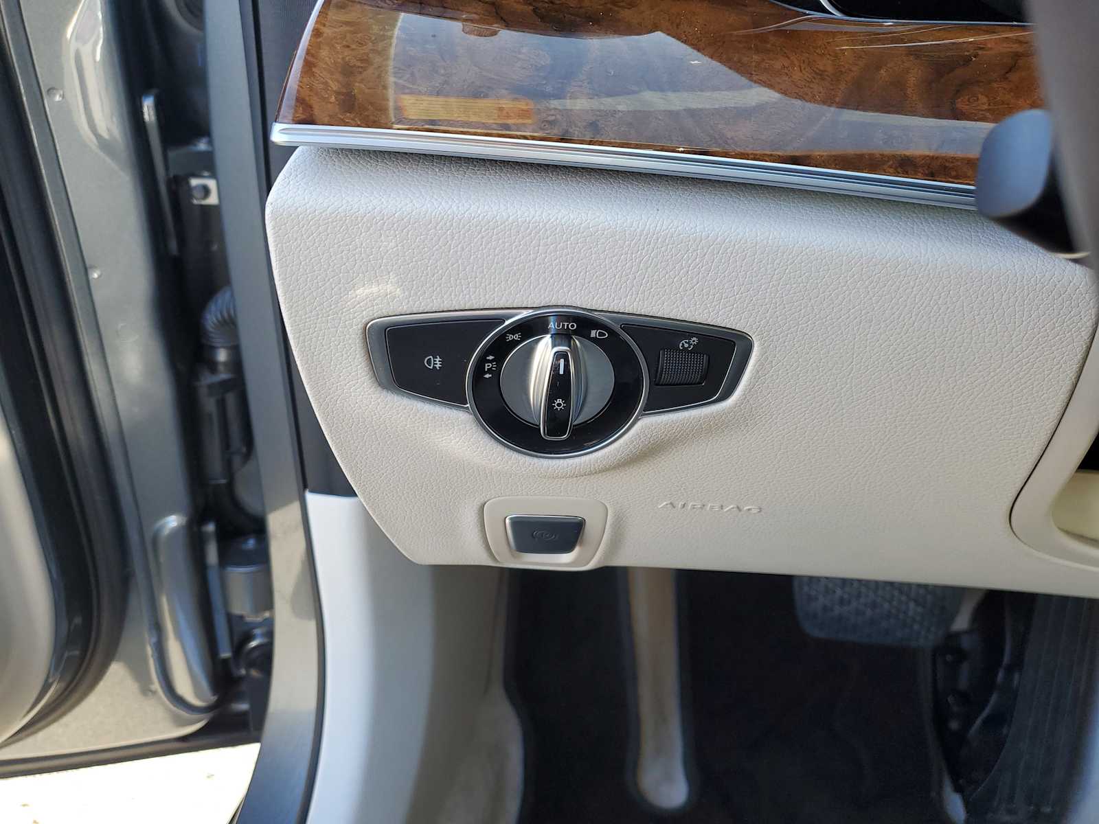 Thumbnail: 2017 Mercedes-Benz E-Class - 21