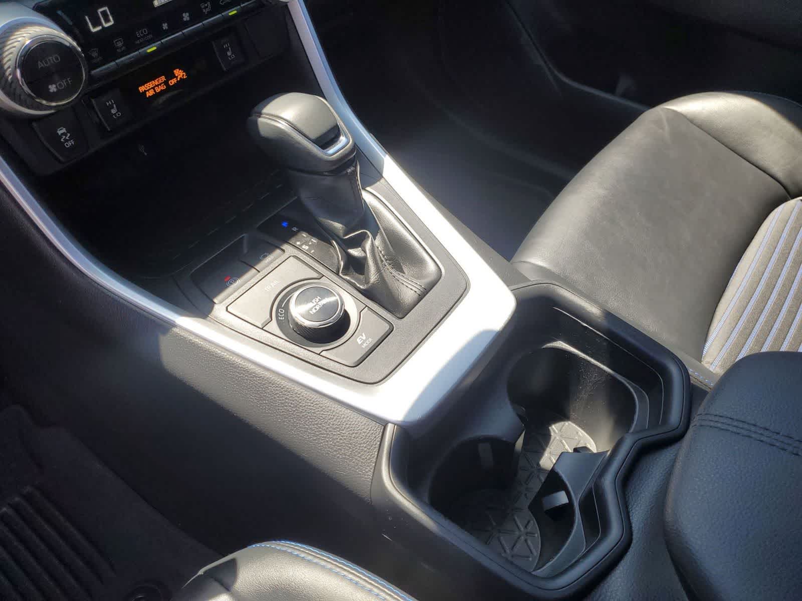 Thumbnail: 2021 Toyota RAV4 - 32