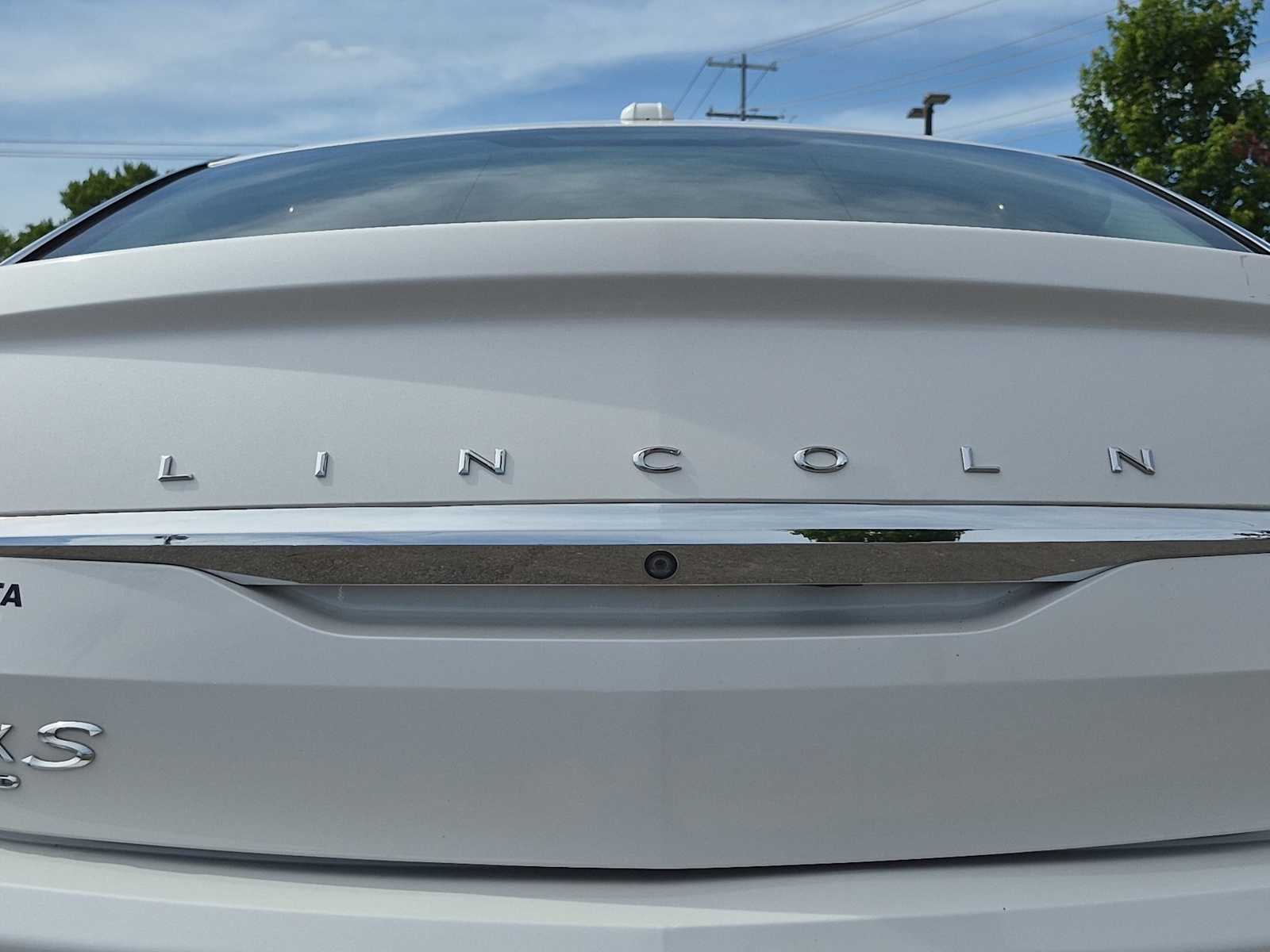 Thumbnail: 2015 Lincoln MKS - 3