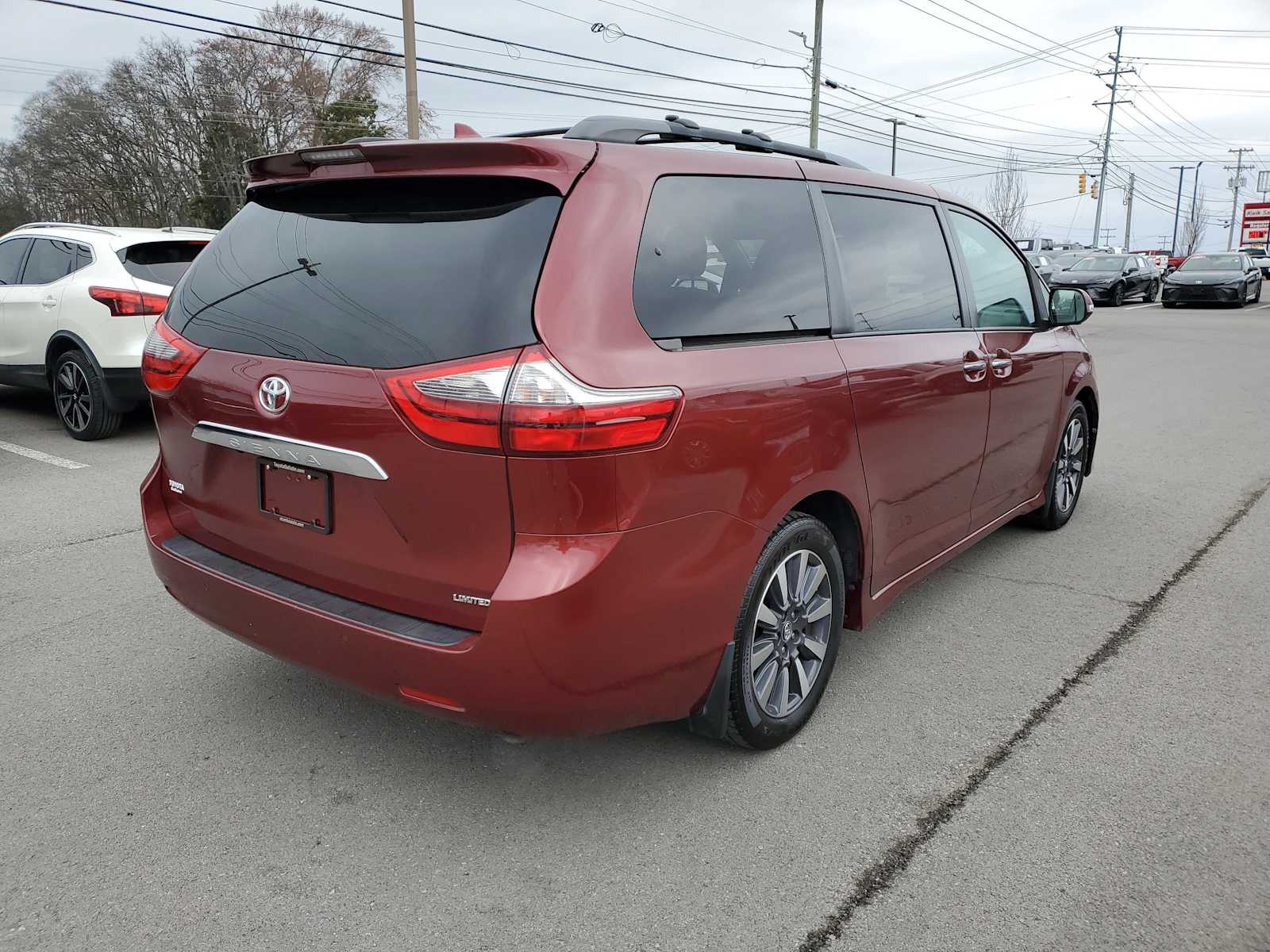 Thumbnail: 2020 Toyota Sienna - 3