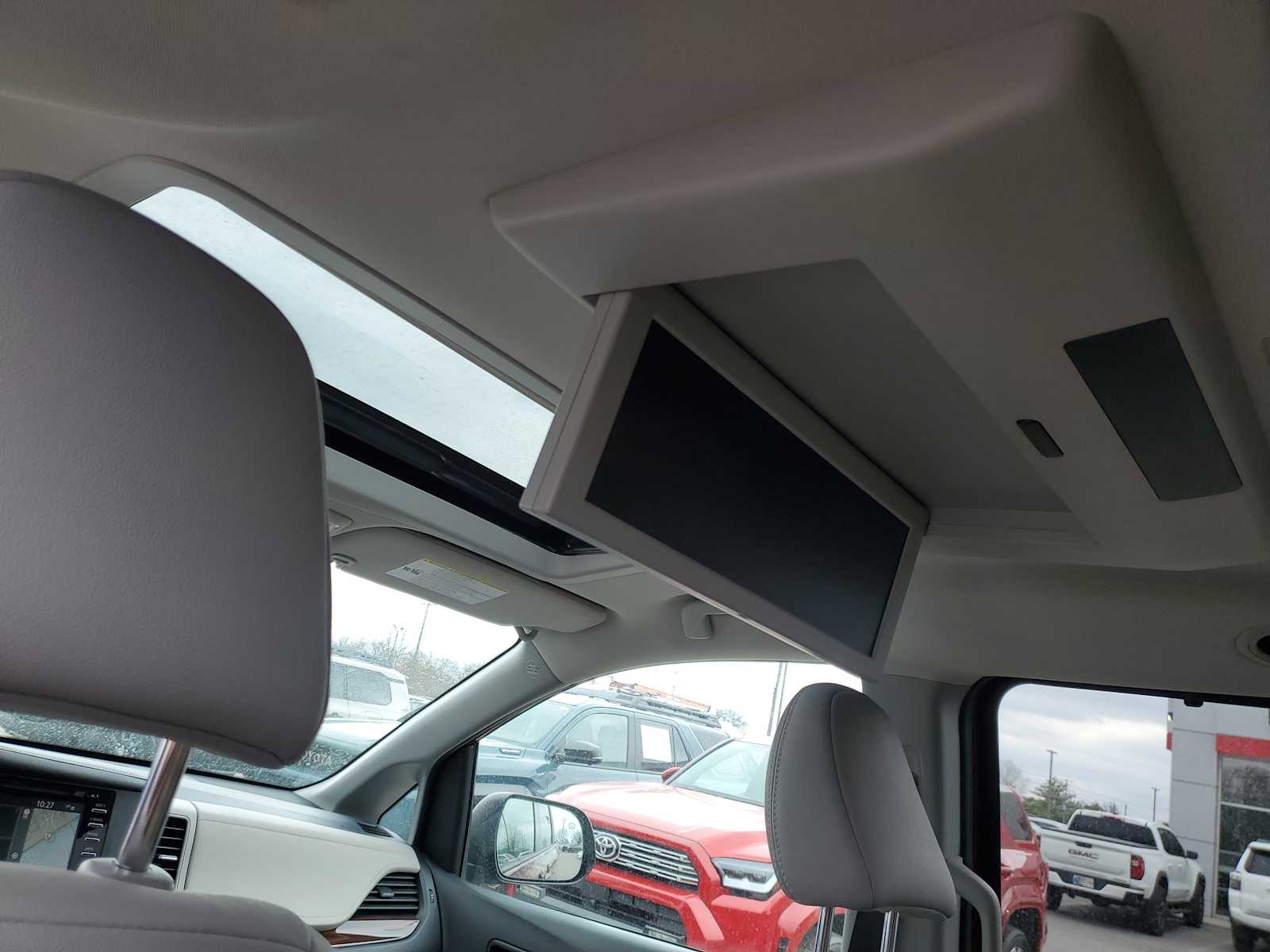 Thumbnail: 2020 Toyota Sienna - 11