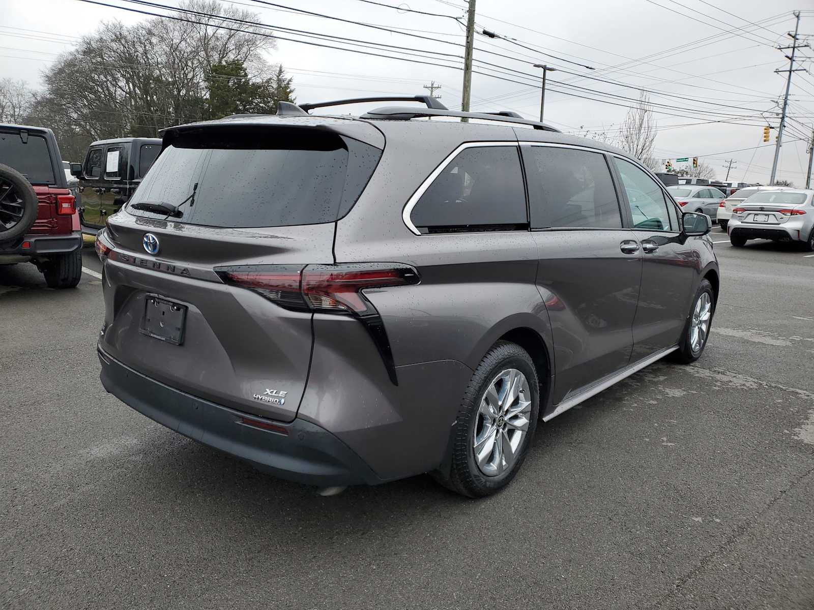 Thumbnail: 2024 Toyota Sienna - 3