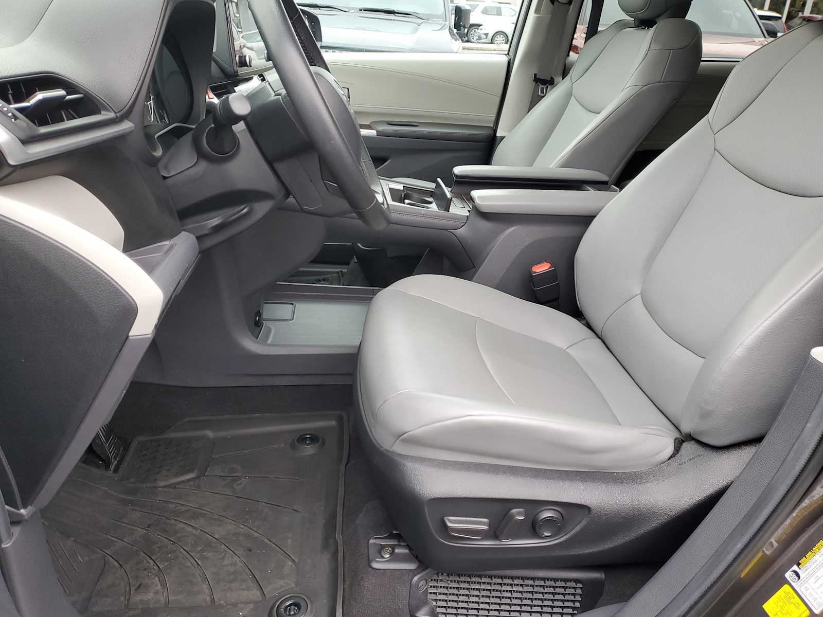 Thumbnail: 2024 Toyota Sienna - 18