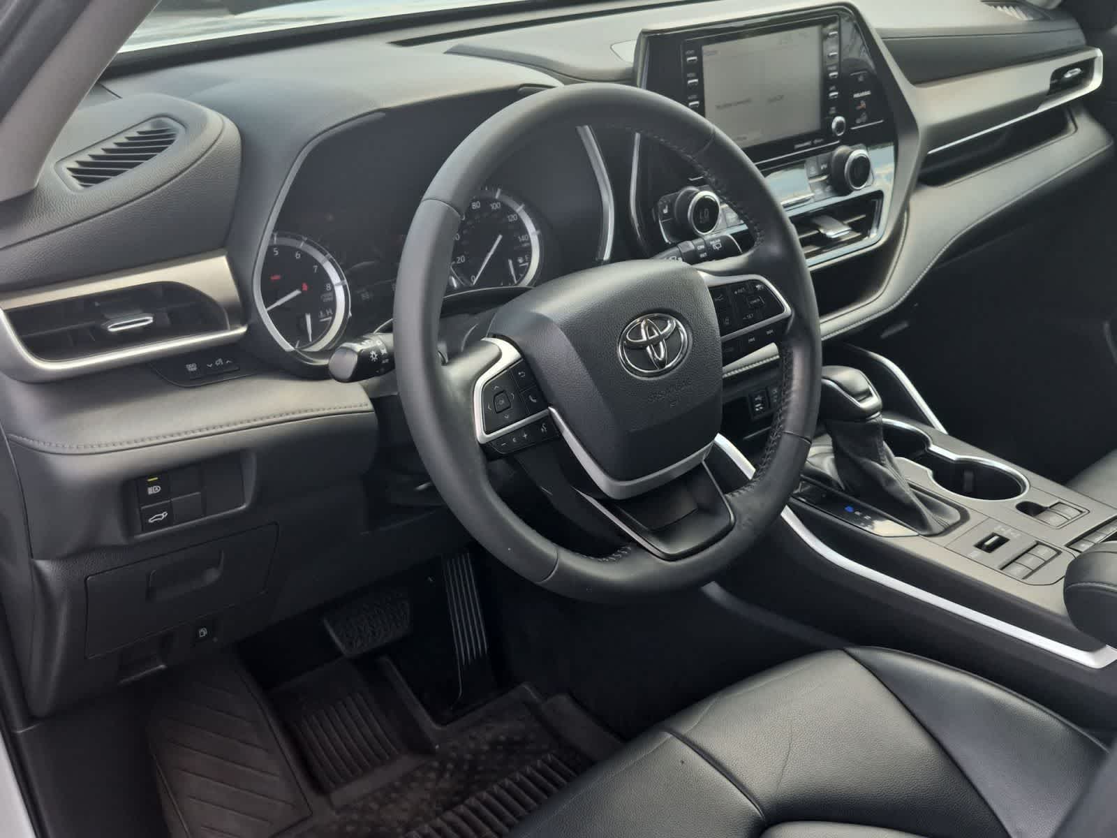 Thumbnail: 2022 Toyota Highlander - 10
