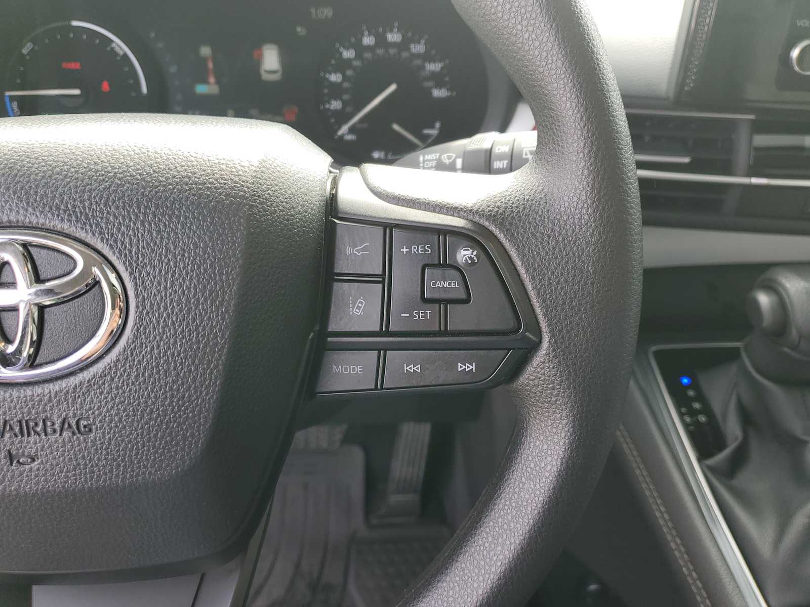 Thumbnail: 2025 Toyota Sienna - 23