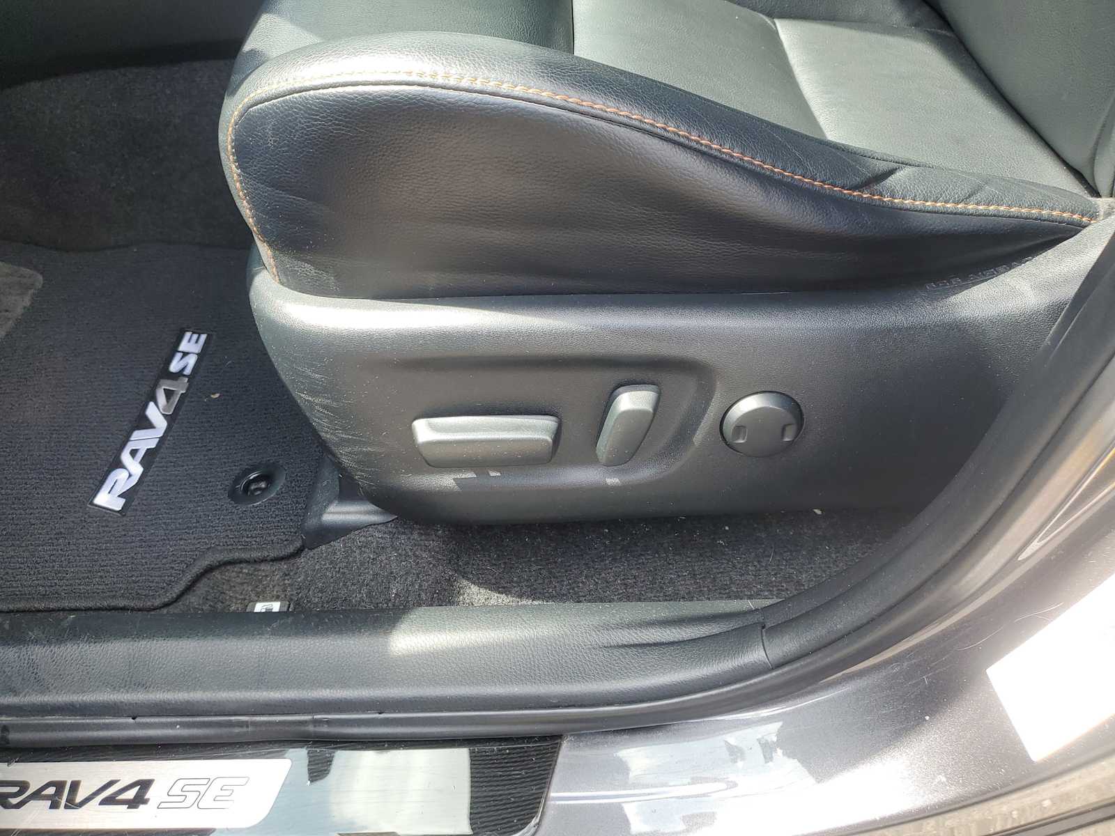 Thumbnail: 2017 Toyota RAV4 - 20