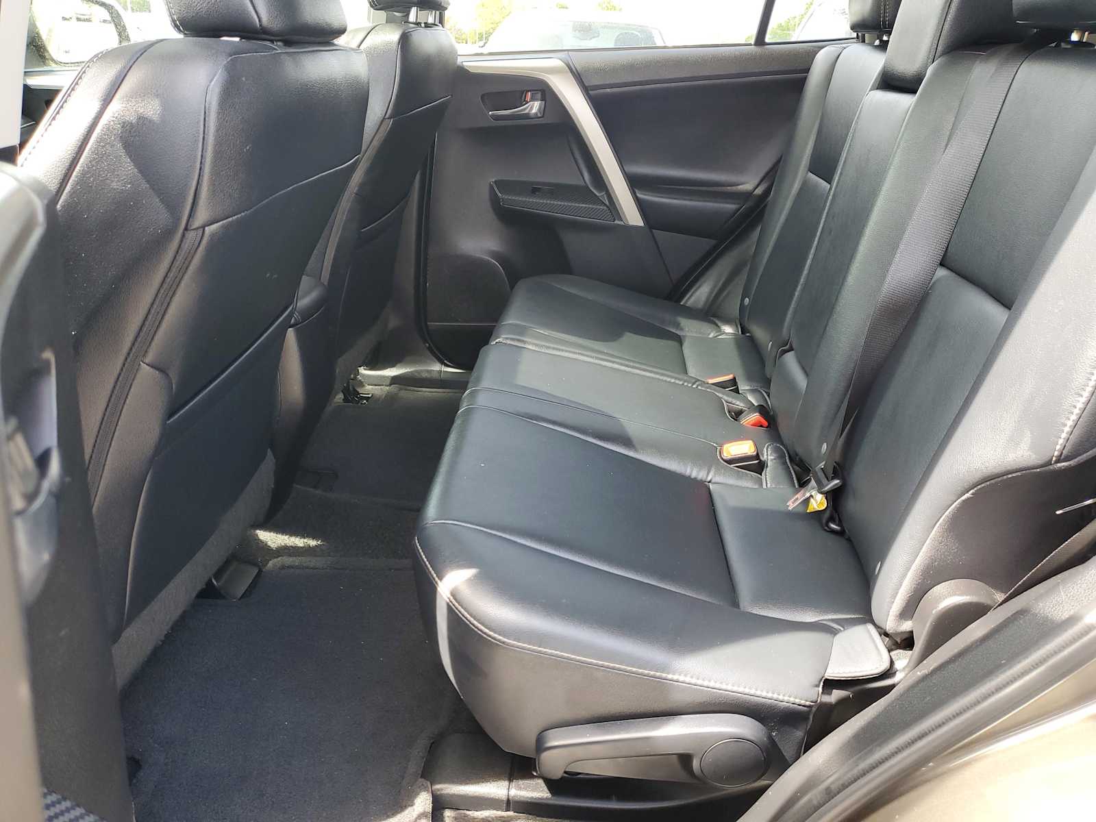 Thumbnail: 2015 Toyota RAV4 - 13