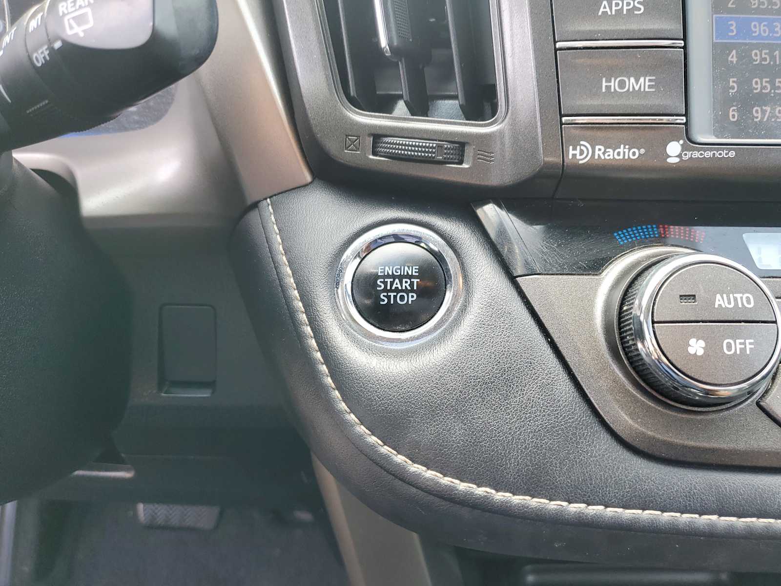 Thumbnail: 2015 Toyota RAV4 - 29