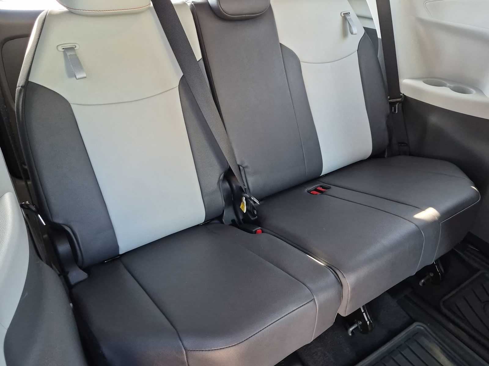 Thumbnail: 2024 Toyota Sienna - 12