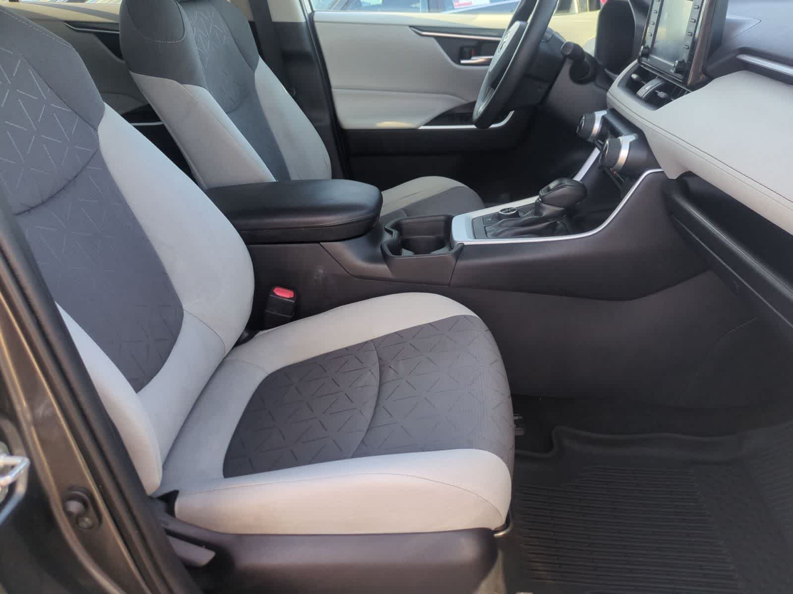Thumbnail: 2021 Toyota RAV4 - 23