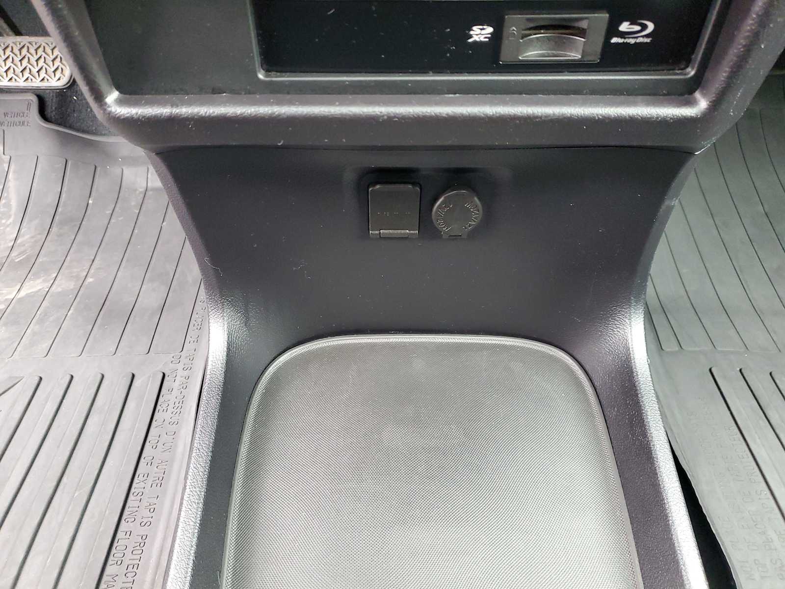 Thumbnail: 2020 Toyota Sienna - 29