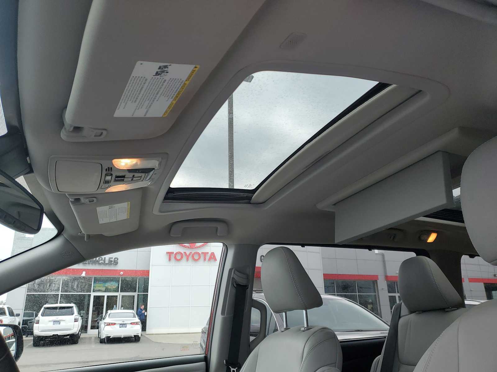 Thumbnail: 2020 Toyota Sienna - 14