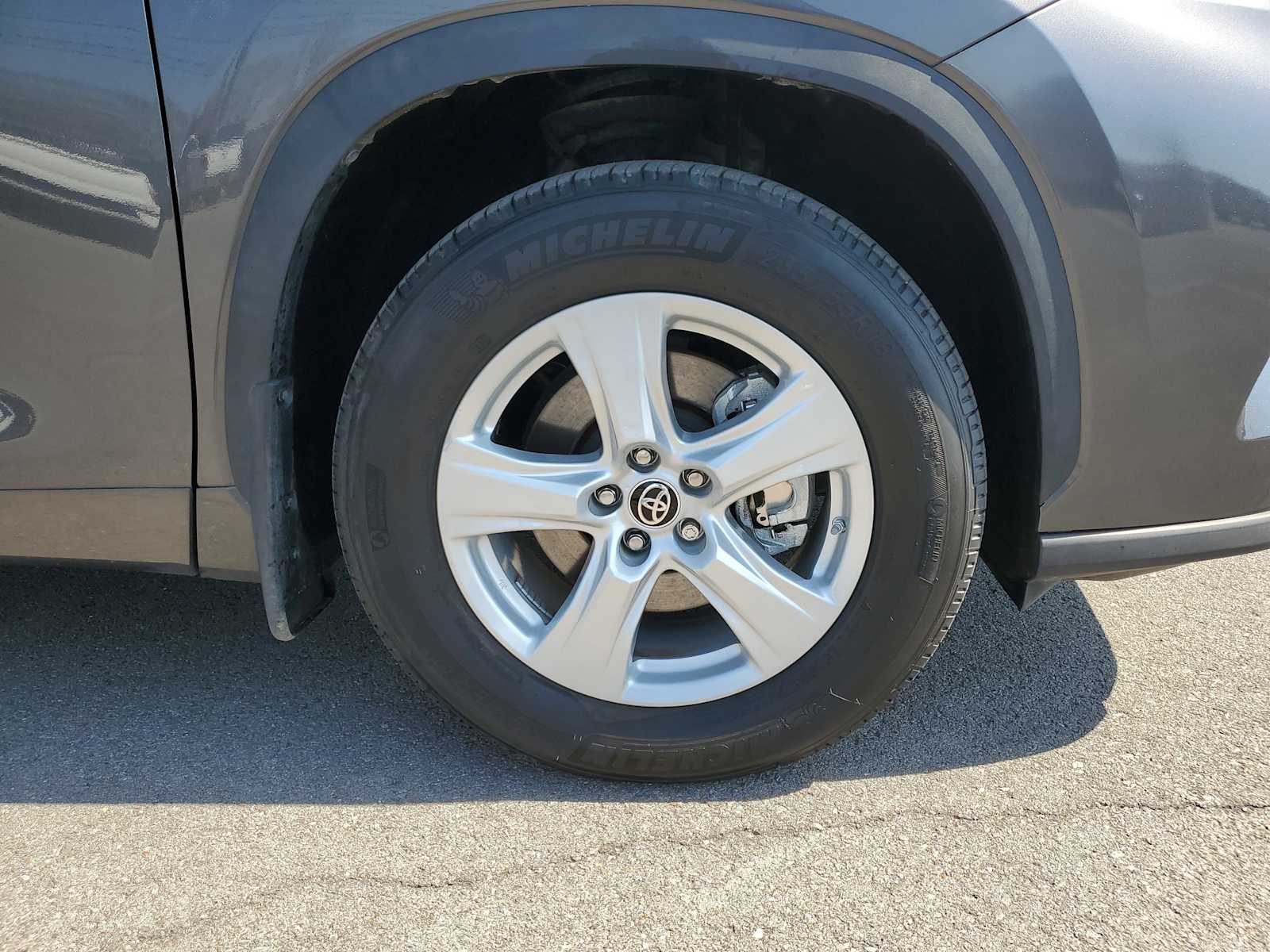 Thumbnail: 2023 Toyota Highlander - 5