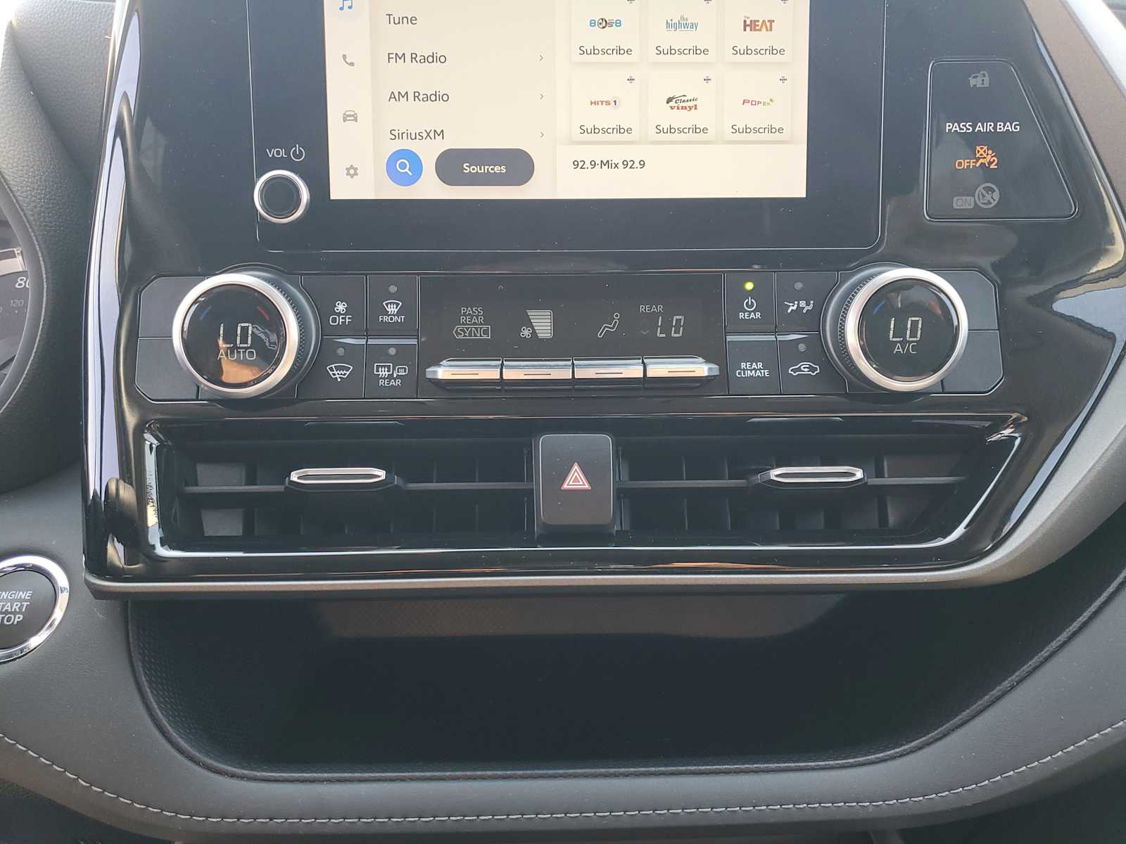 Thumbnail: 2023 Toyota Highlander - 29