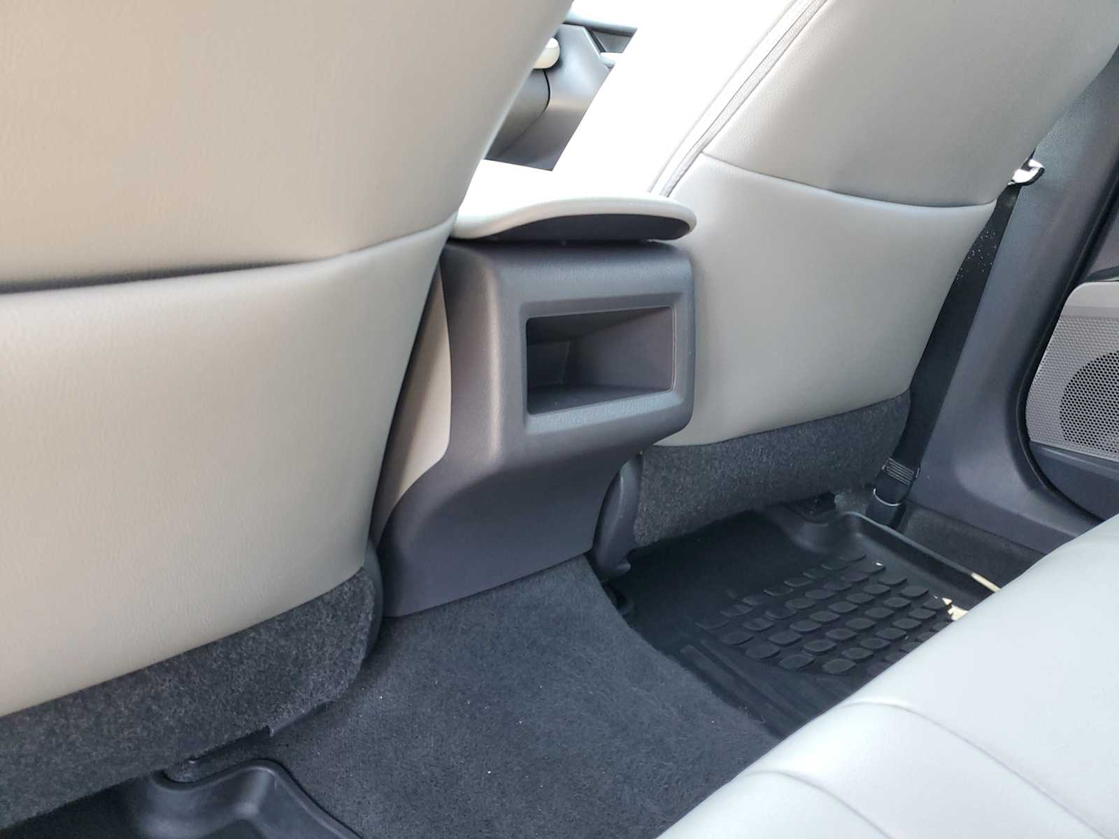 Thumbnail: 2019 Toyota Camry - 13