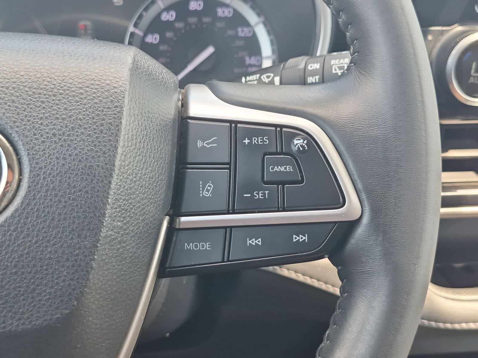 Thumbnail: 2022 Toyota Highlander - 27