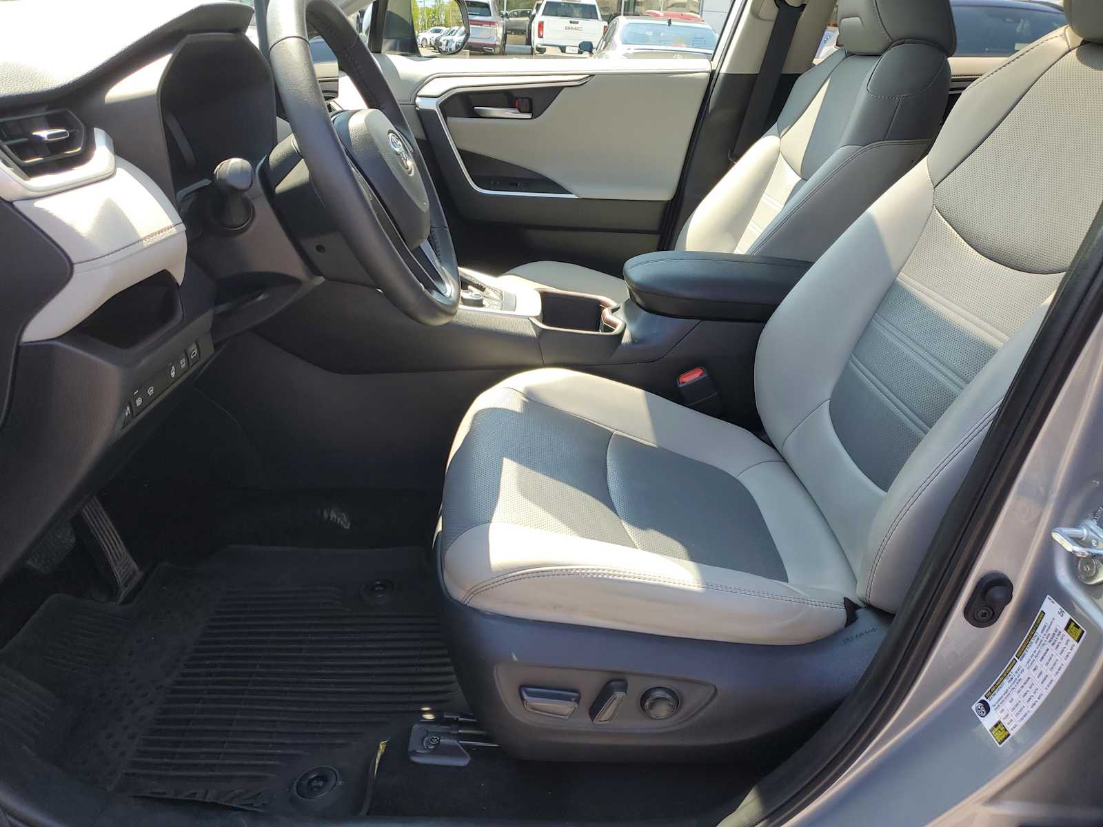 Thumbnail: 2025 Toyota RAV4 - 19