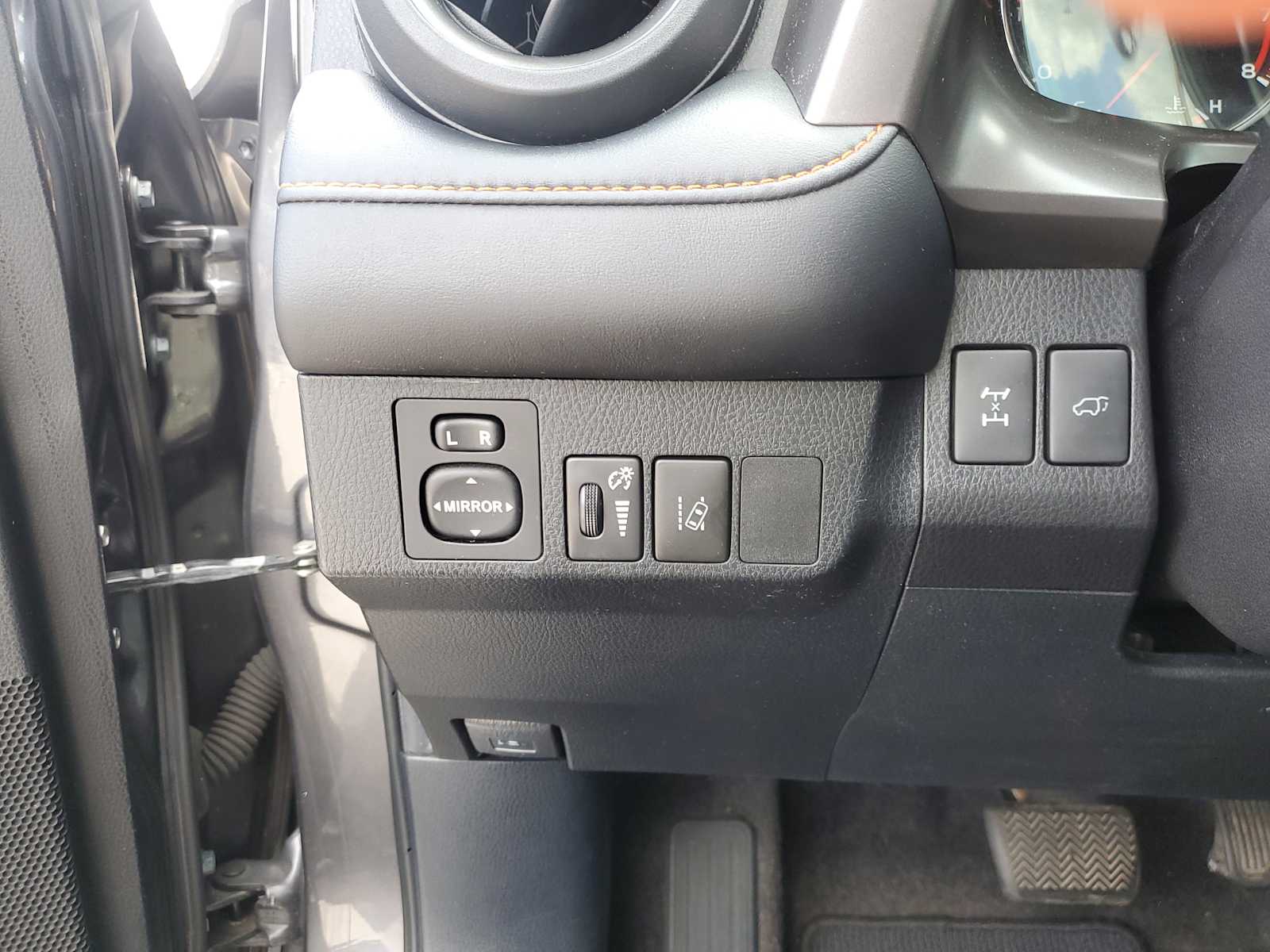 Thumbnail: 2017 Toyota RAV4 - 22