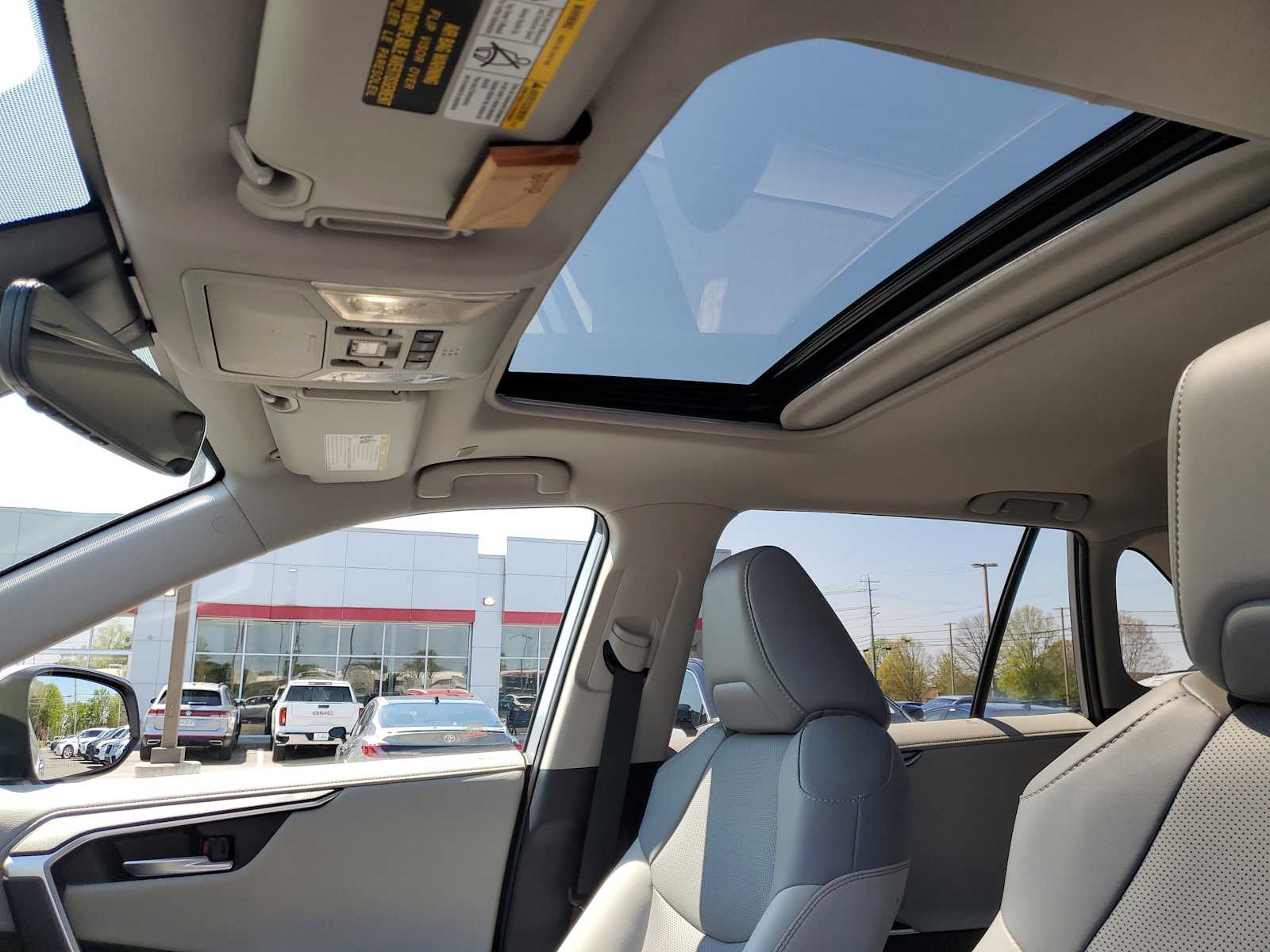 Thumbnail: 2025 Toyota RAV4 - 18