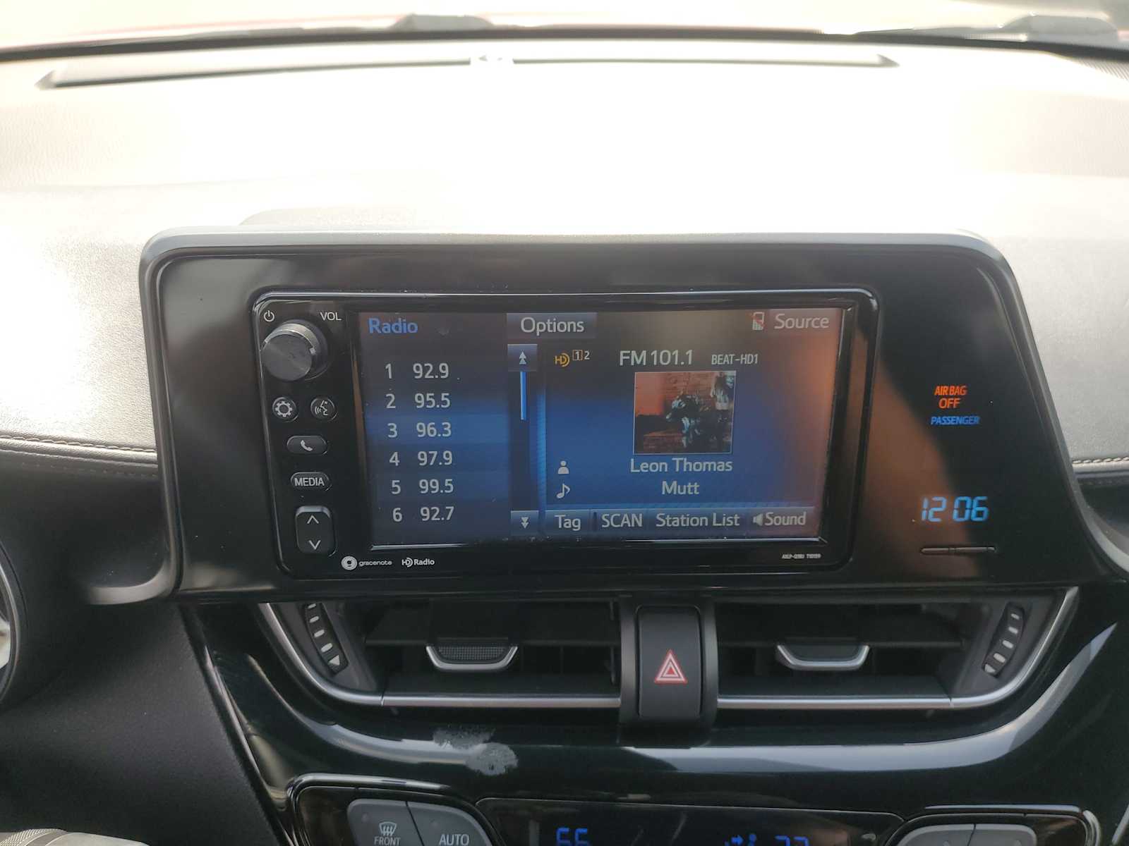 Thumbnail: 2018 Toyota C-HR - 29