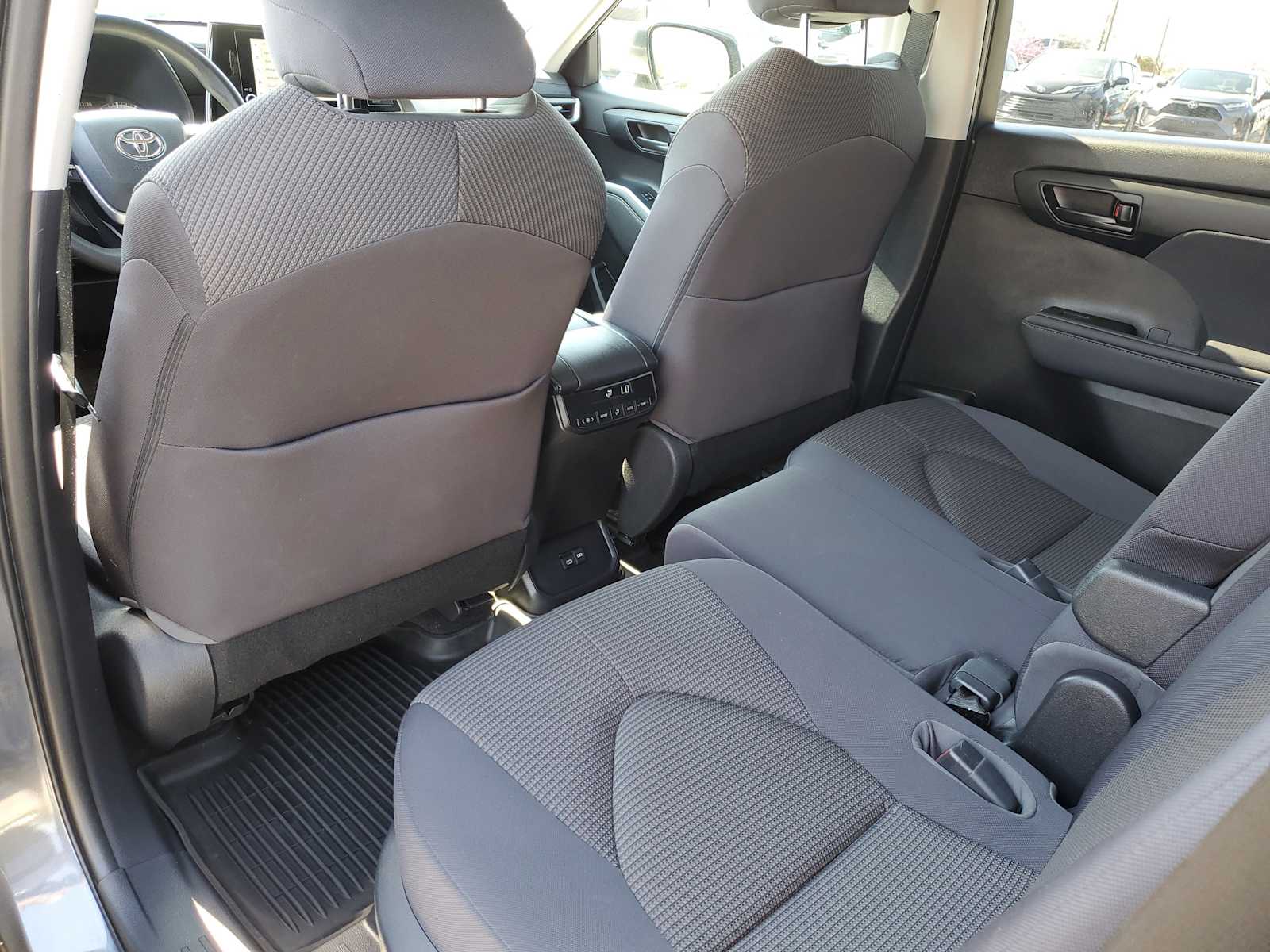 Thumbnail: 2023 Toyota Highlander - 12