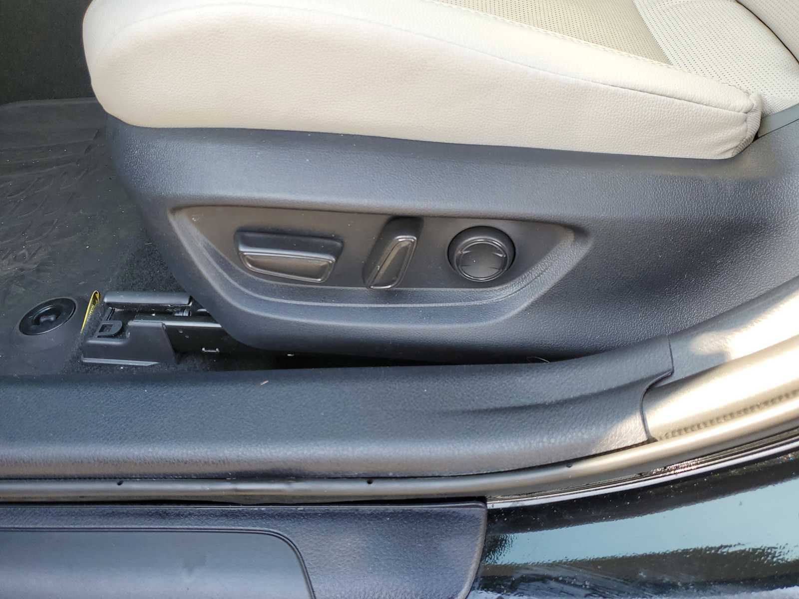 Thumbnail: 2025 Toyota Camry - 18