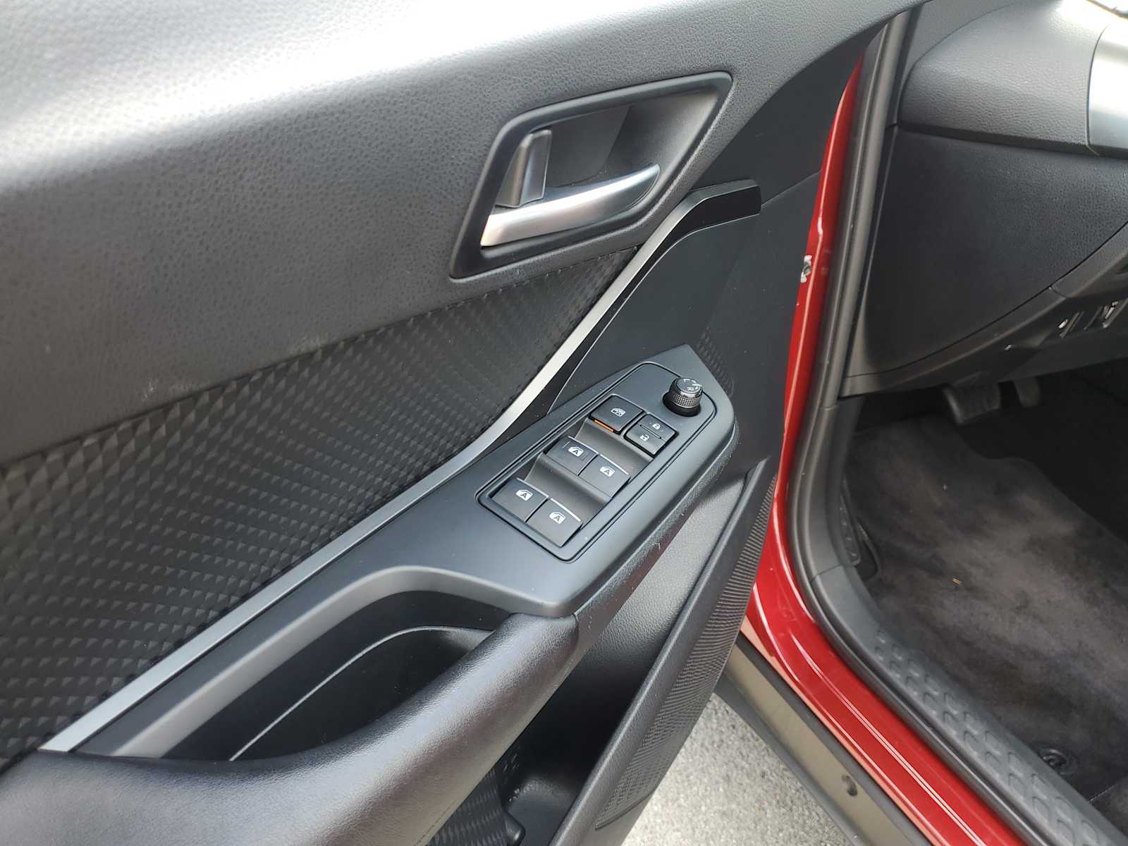 Thumbnail: 2018 Toyota C-HR - 16