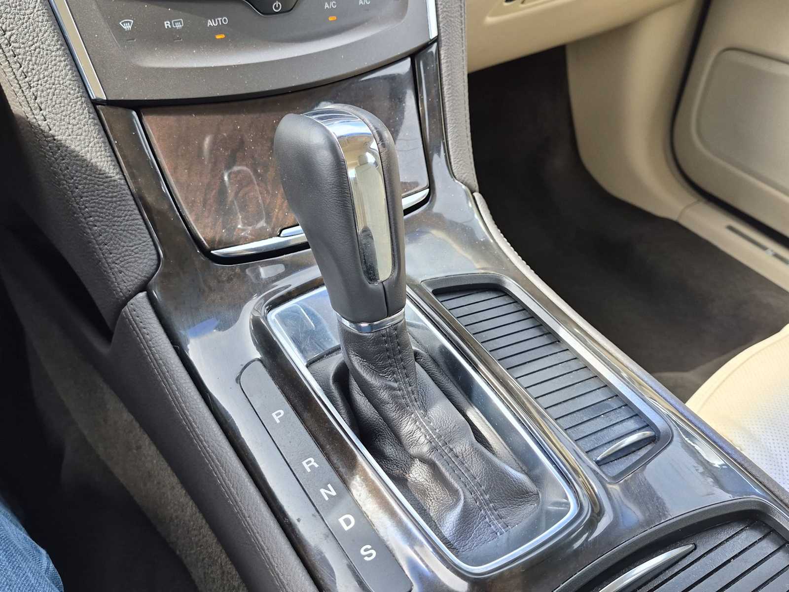Thumbnail: 2015 Lincoln MKS - 23