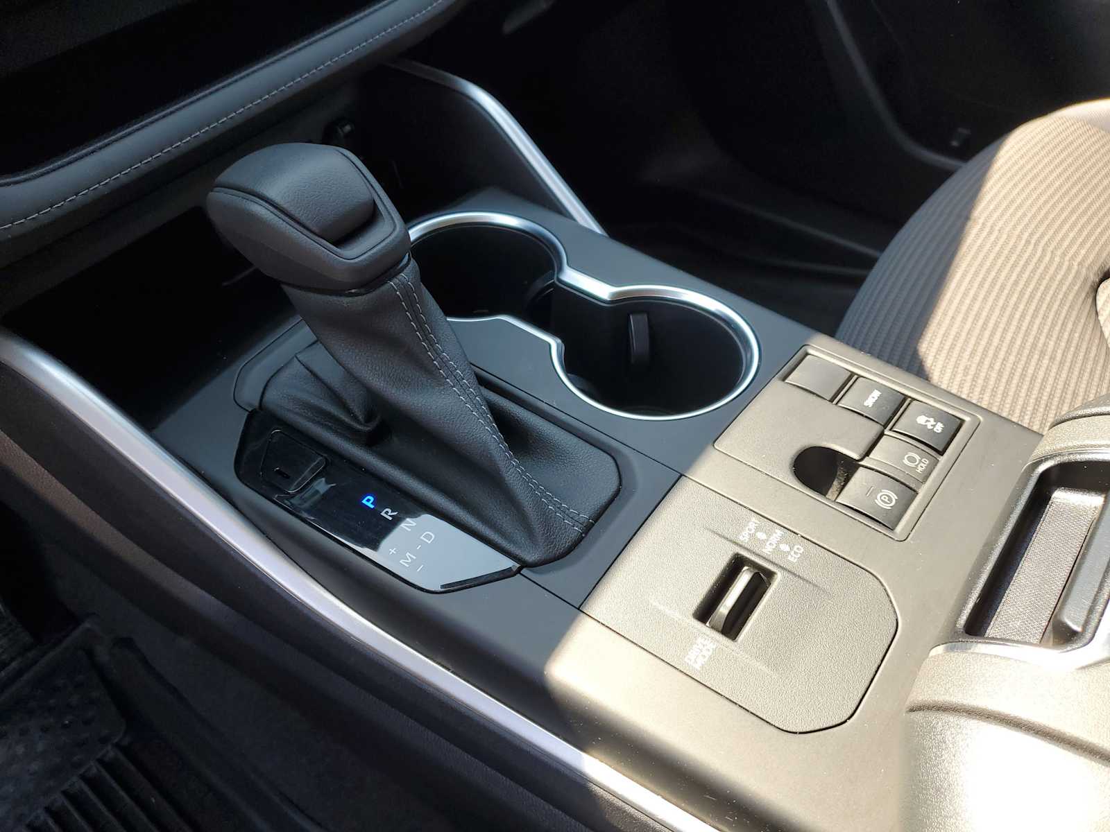 Thumbnail: 2023 Toyota Highlander - 31